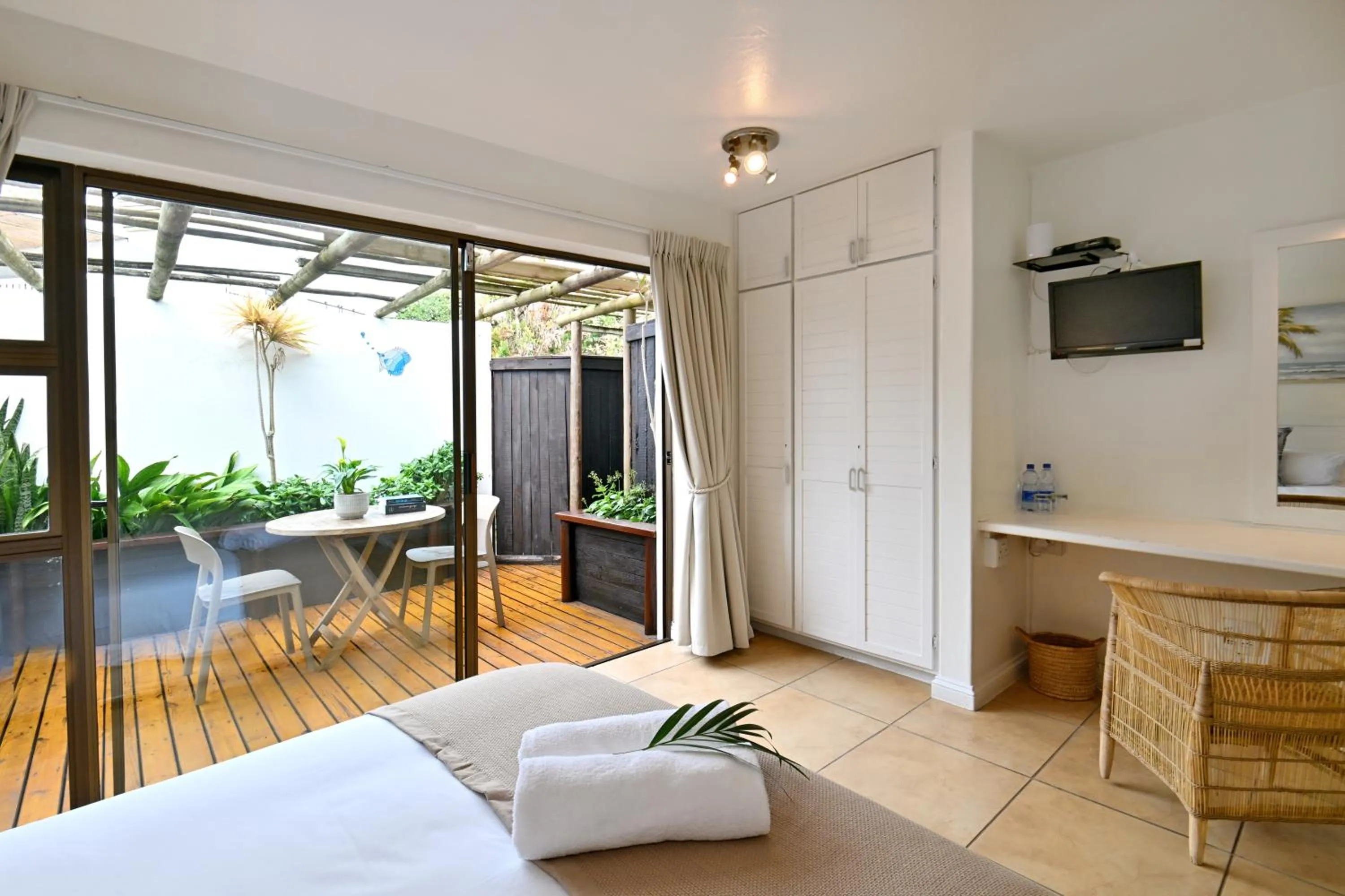 Seating area, Bed in BonBini Guest House