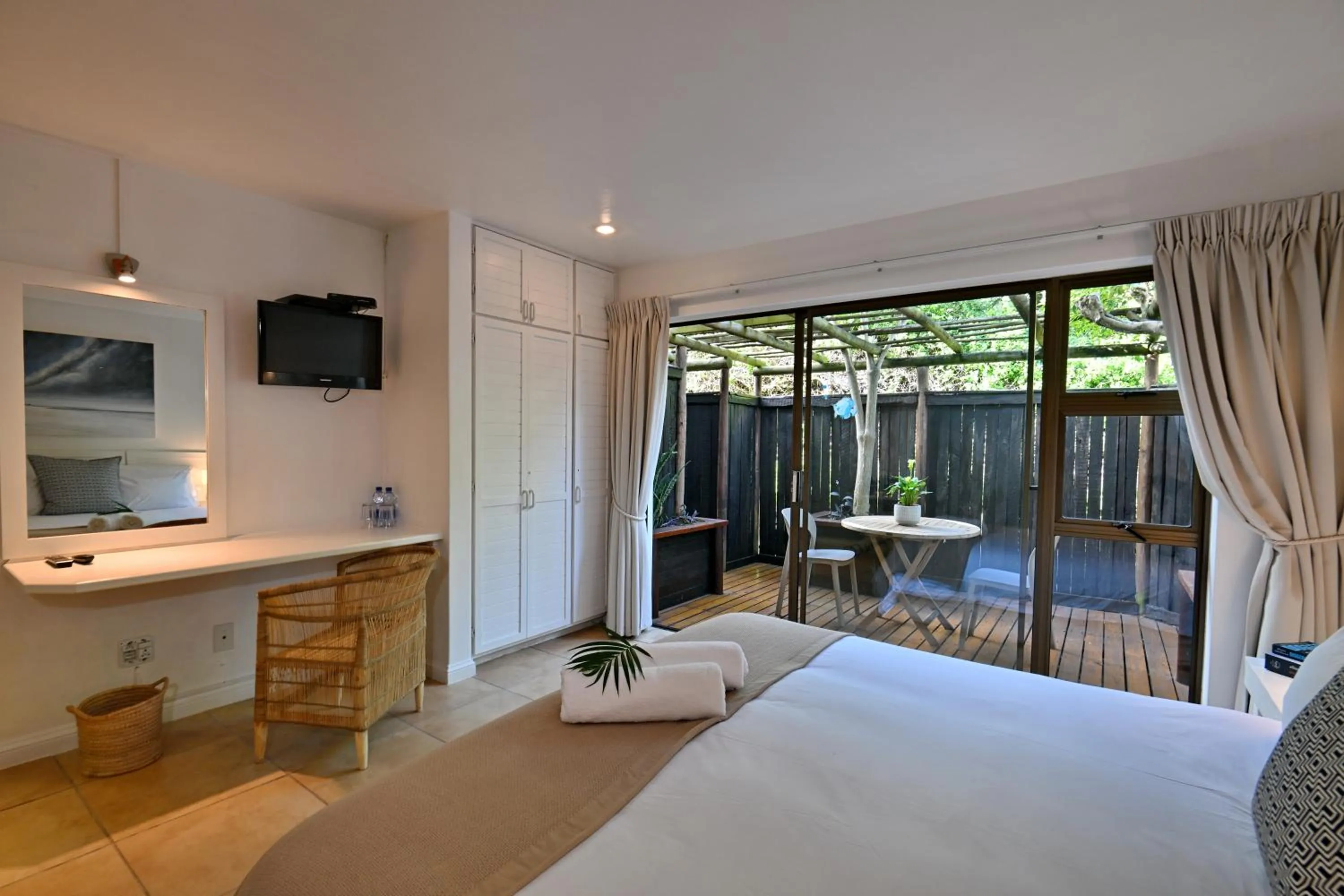 Photo of the whole room, Bed in BonBini Guest House