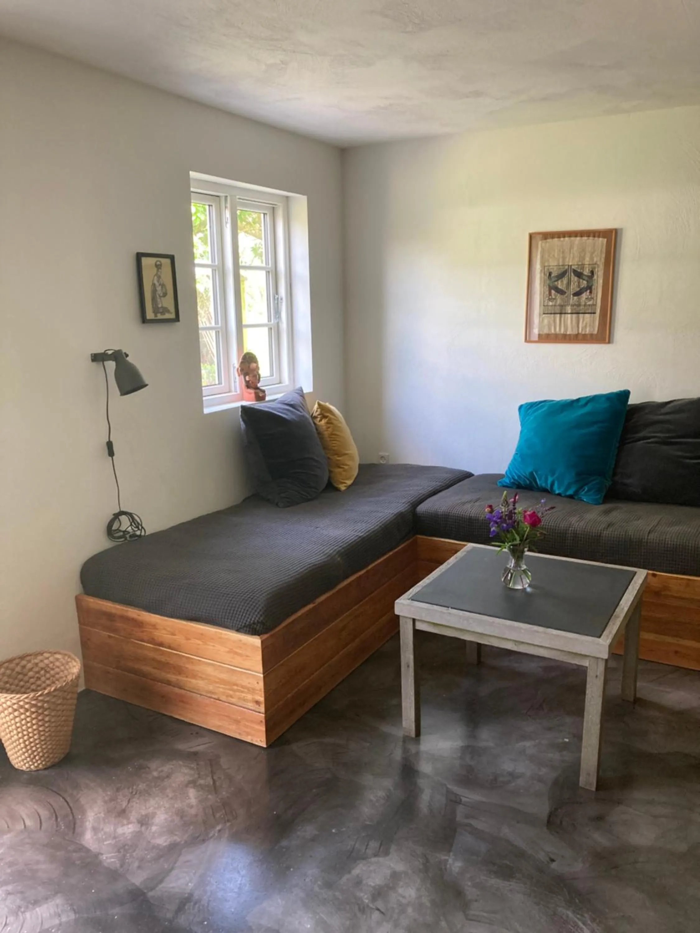 Living room, Bed in Marielyst B&B - Apartments