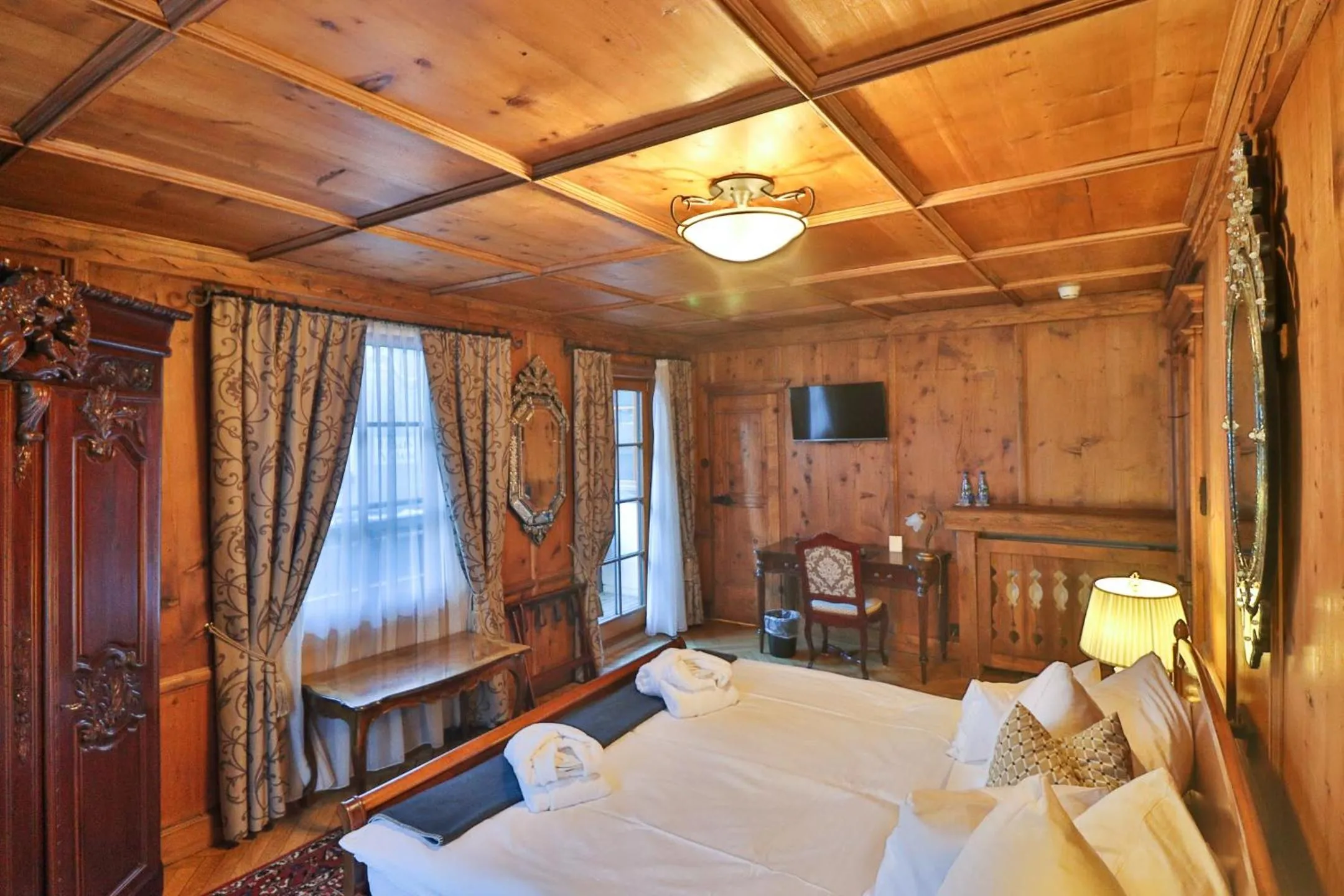 Photo of the whole room, Bed in Schneider Hof Boutique-Hotel Garni Superior