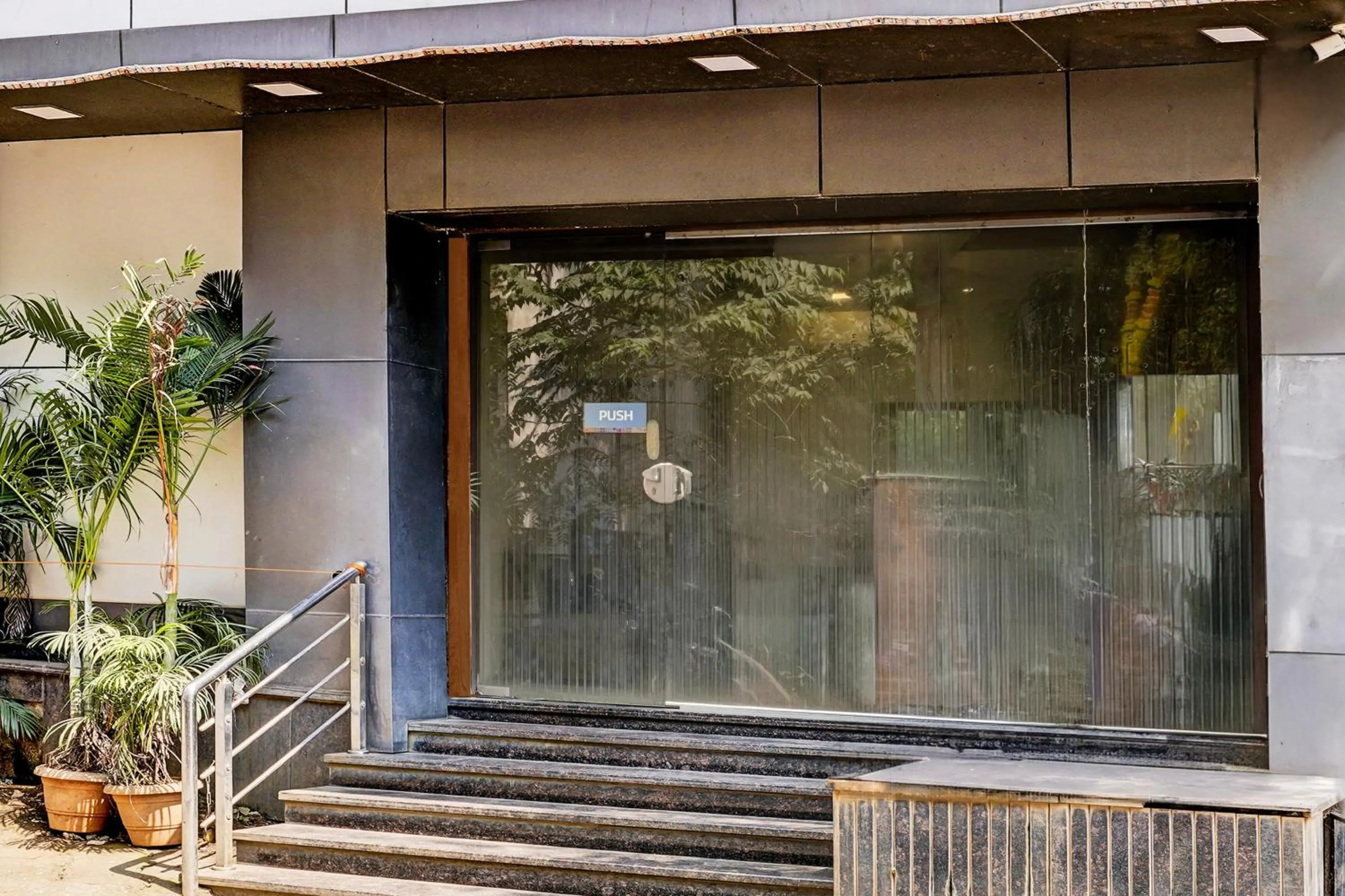 Facade/entrance in Super Collection O Airport Metro Andheri East