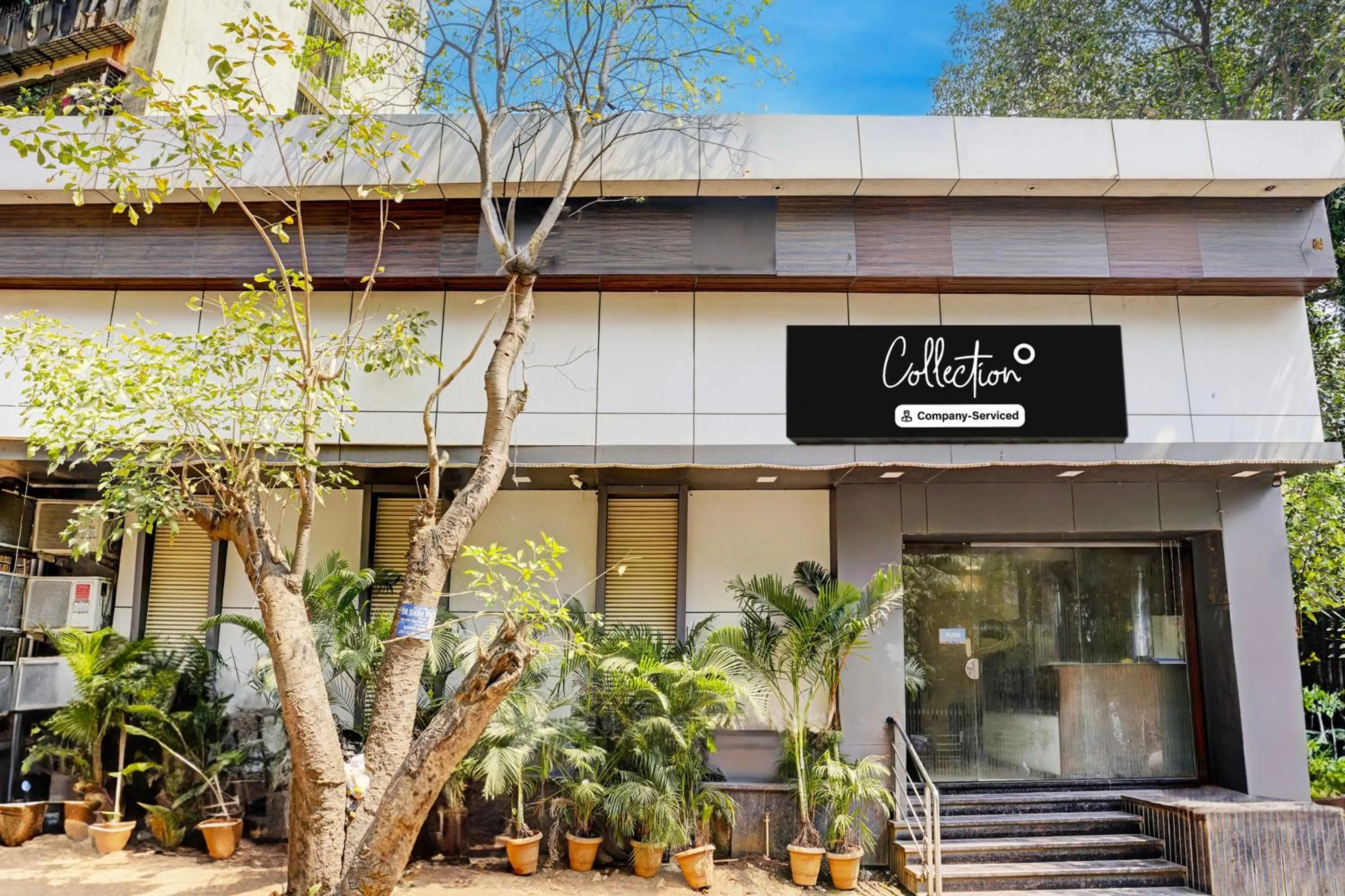 Facade/entrance in Super Collection O Airport Metro Andheri East