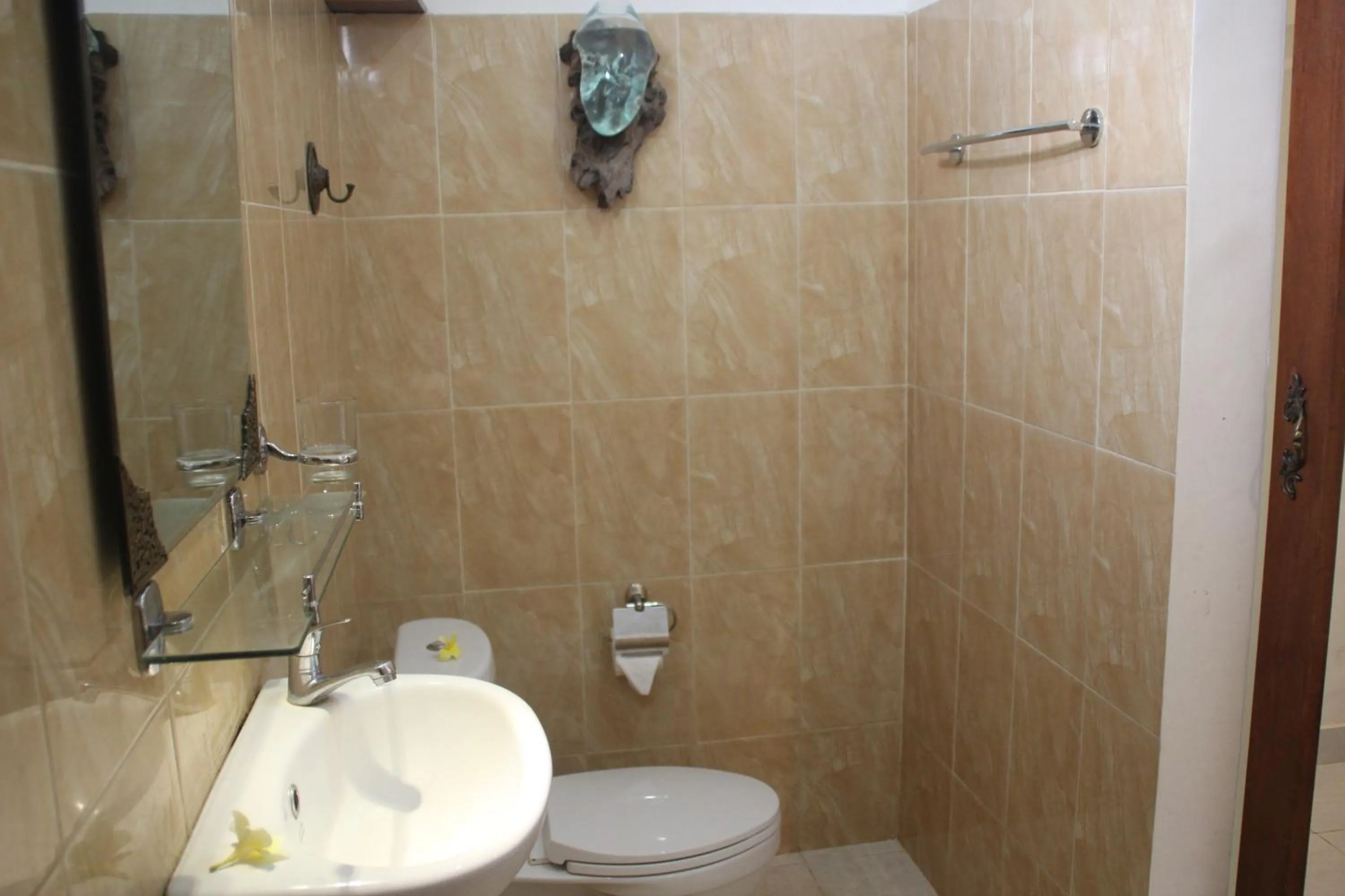 Toilet in Ubud Rooms B&B