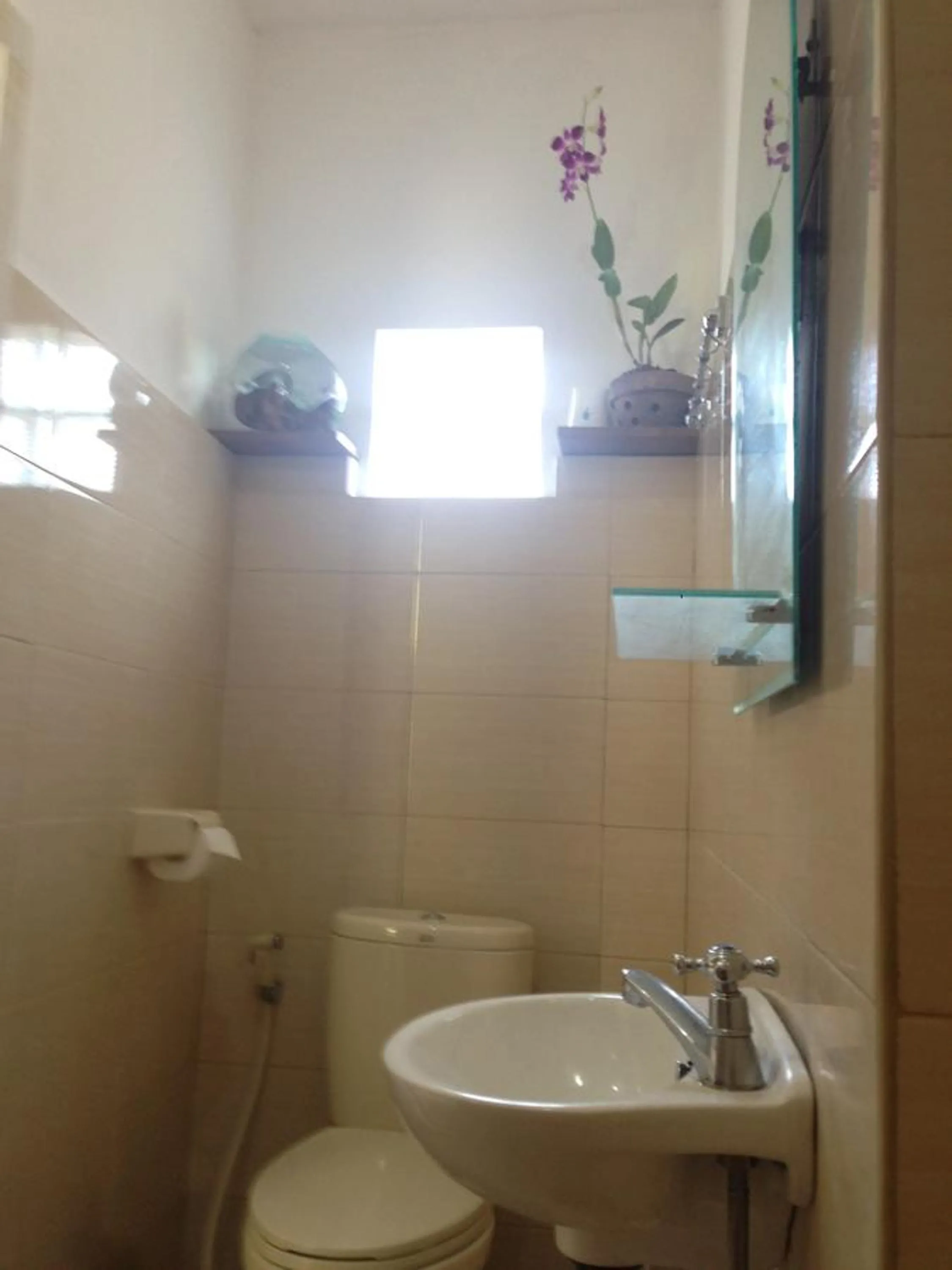 Toilet in Ubud Rooms B&B