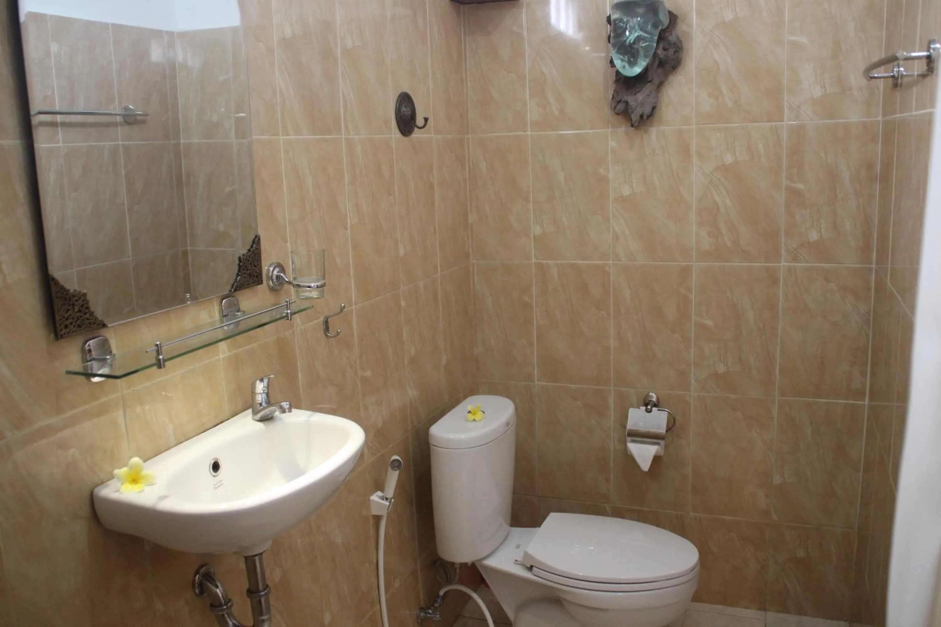 Toilet in Ubud Rooms B&B