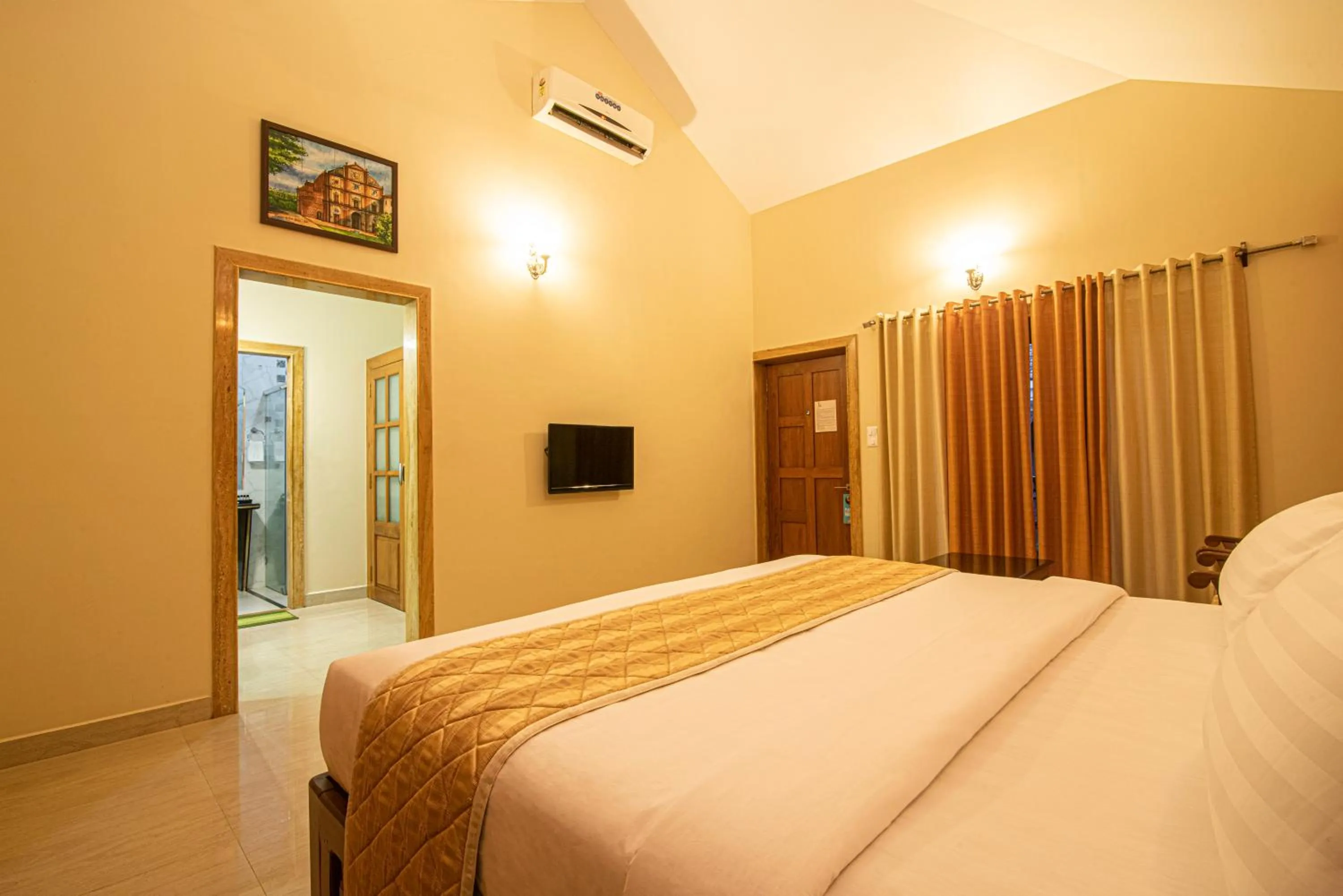 Bedroom, Bed in The Grand Leoney Resort