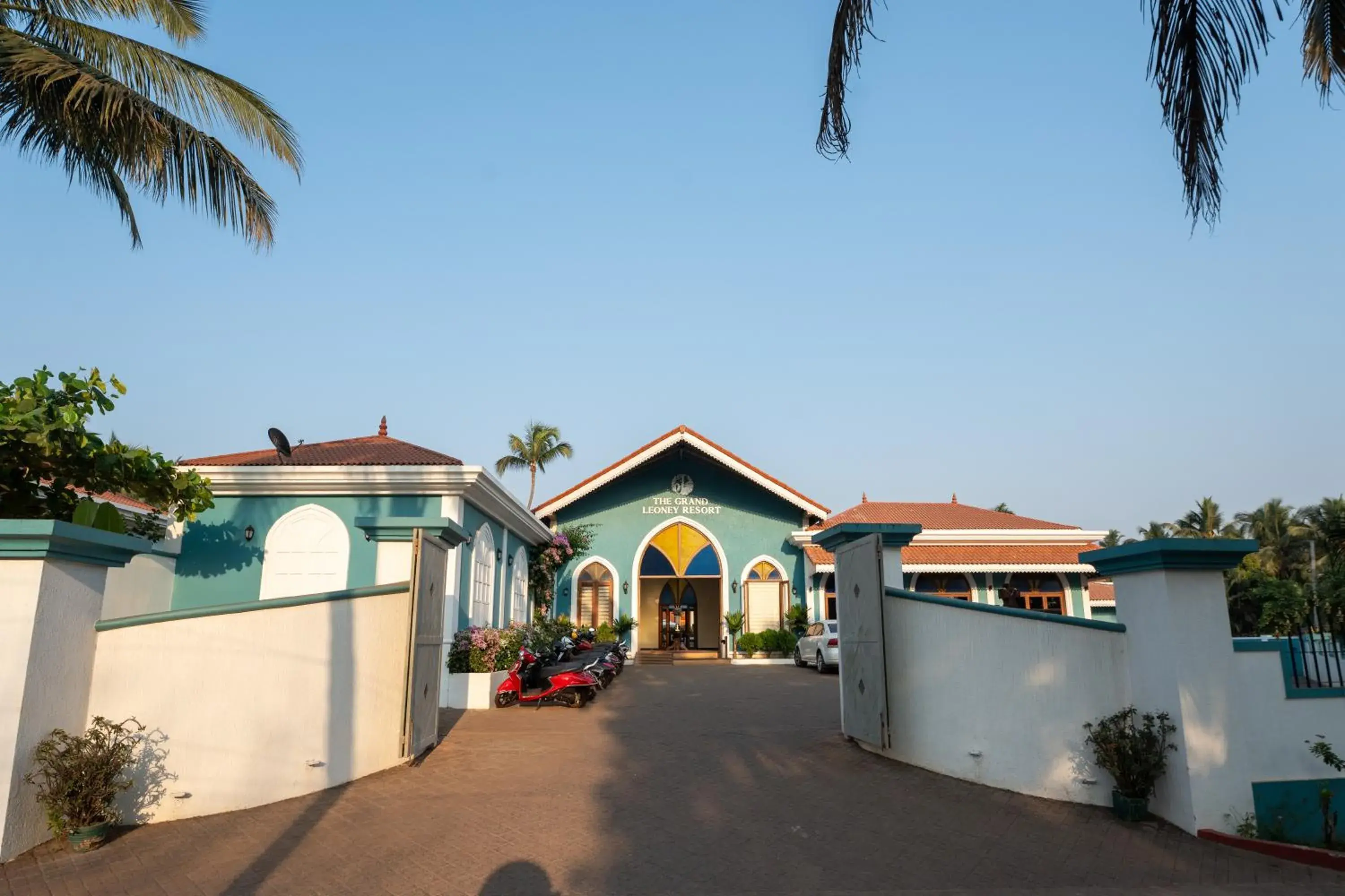 Facade/entrance in The Grand Leoney Resort Facade/entrance in The Grand Leoney Resort
