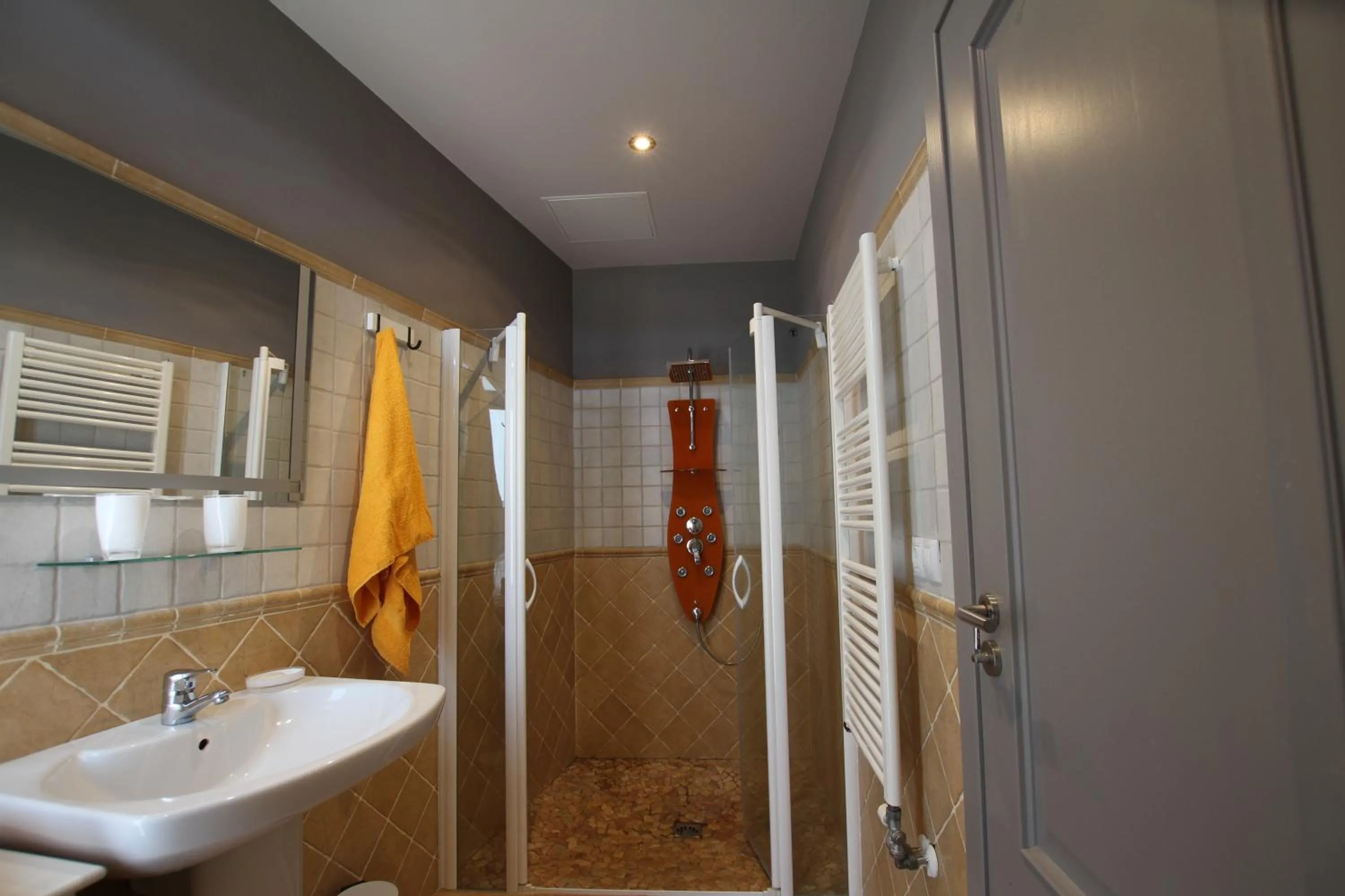 Shower in Can Cariño