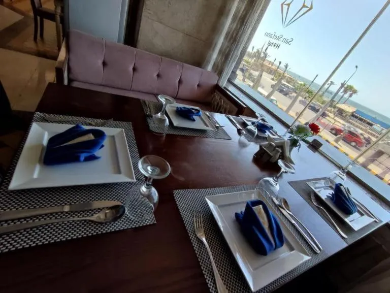 Restaurant/places to eat in 26th of July Apartments