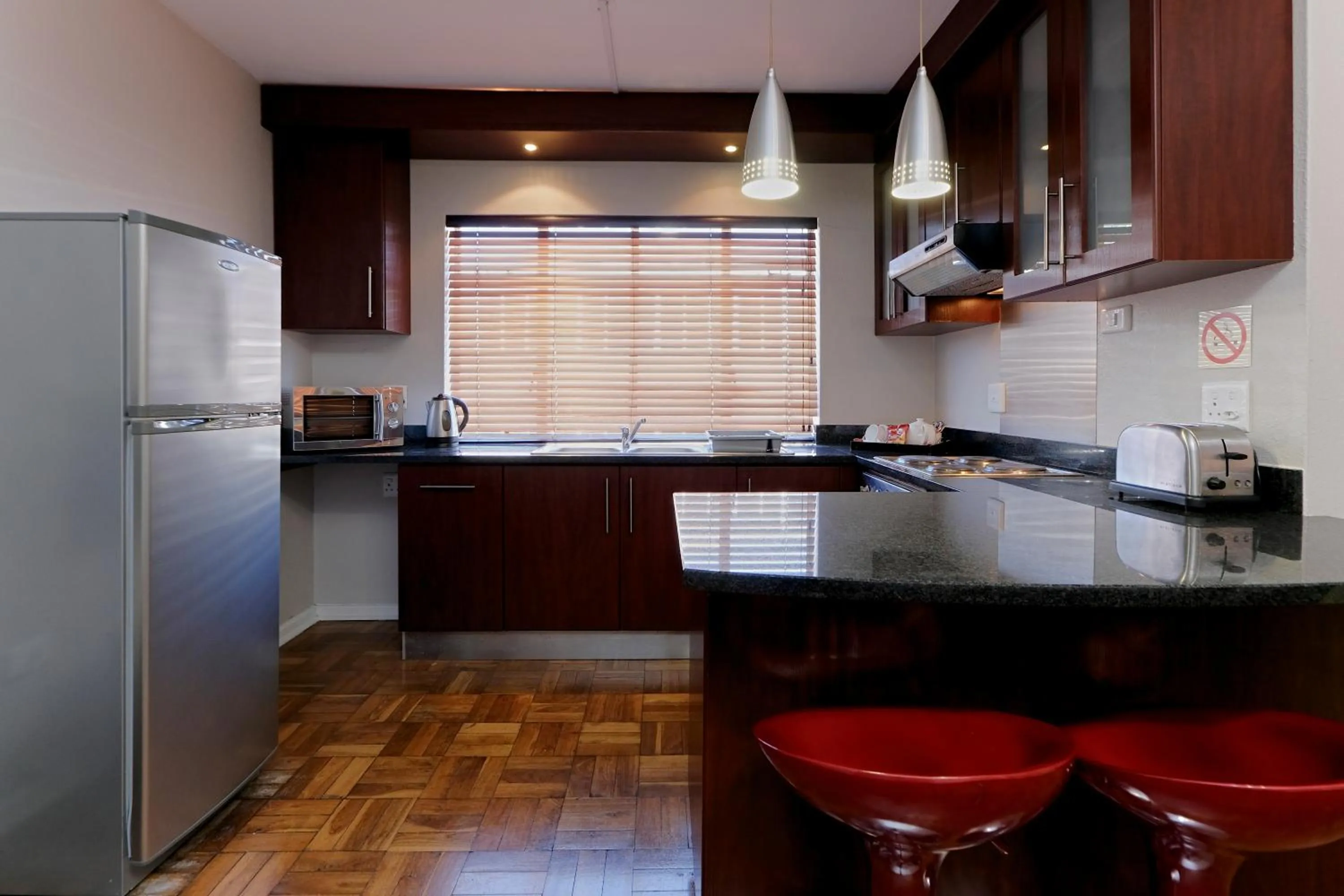 Kitchen or kitchenette in 10 on Cape Self Catering Apartments