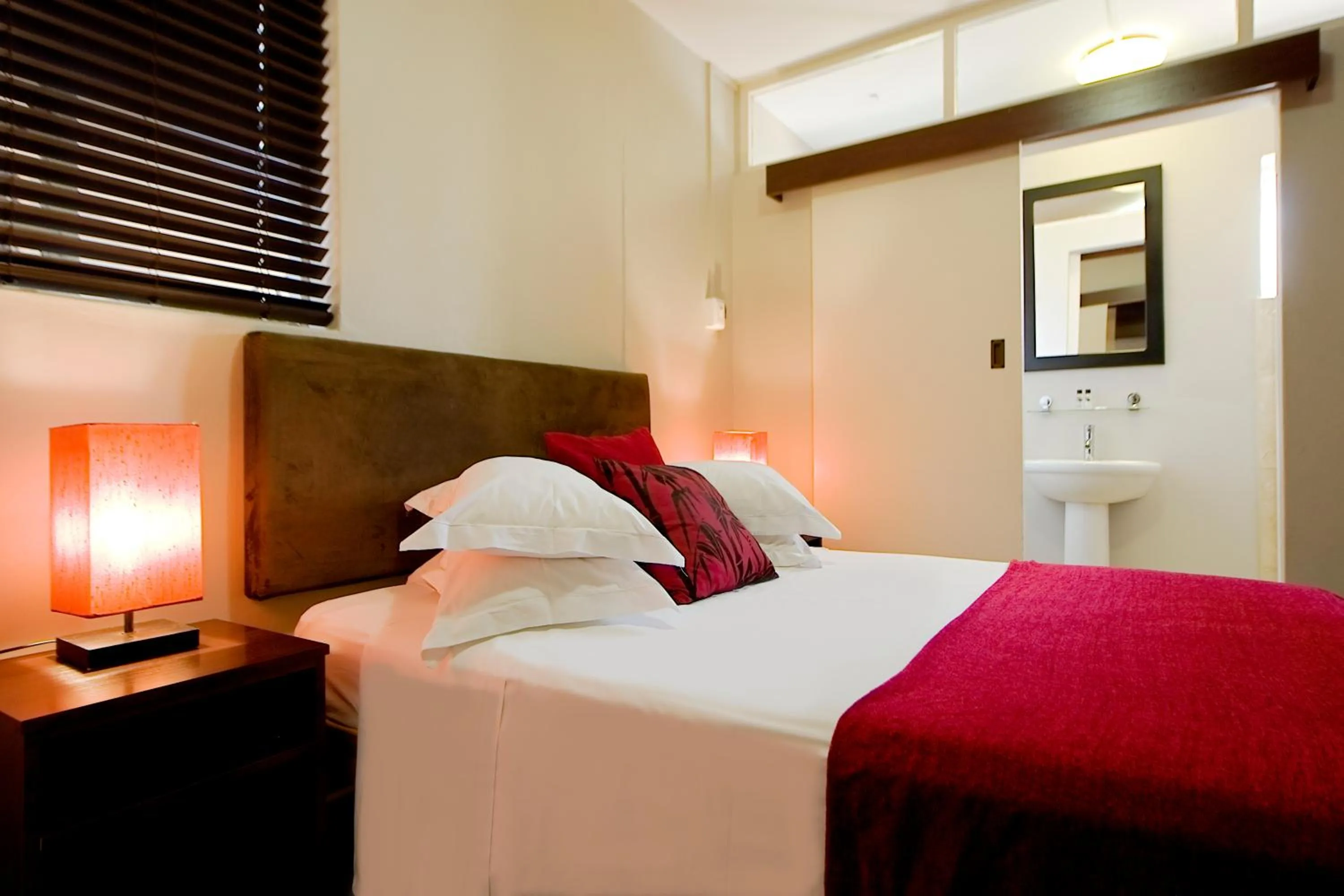 Photo of the whole room, Bed in 10 on Cape Self Catering Apartments