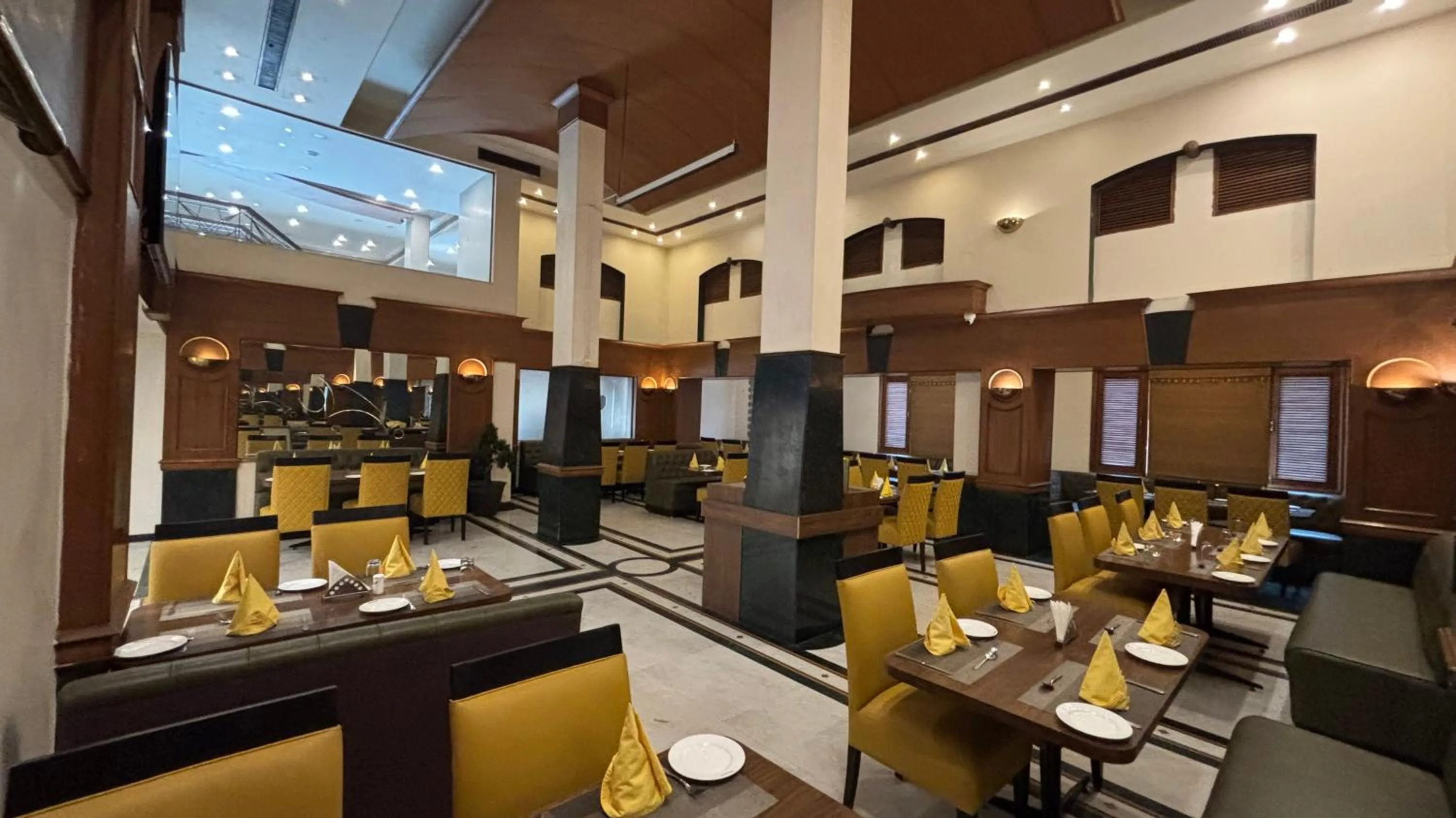 Restaurant/places to eat in RESIDENCY HOTEl