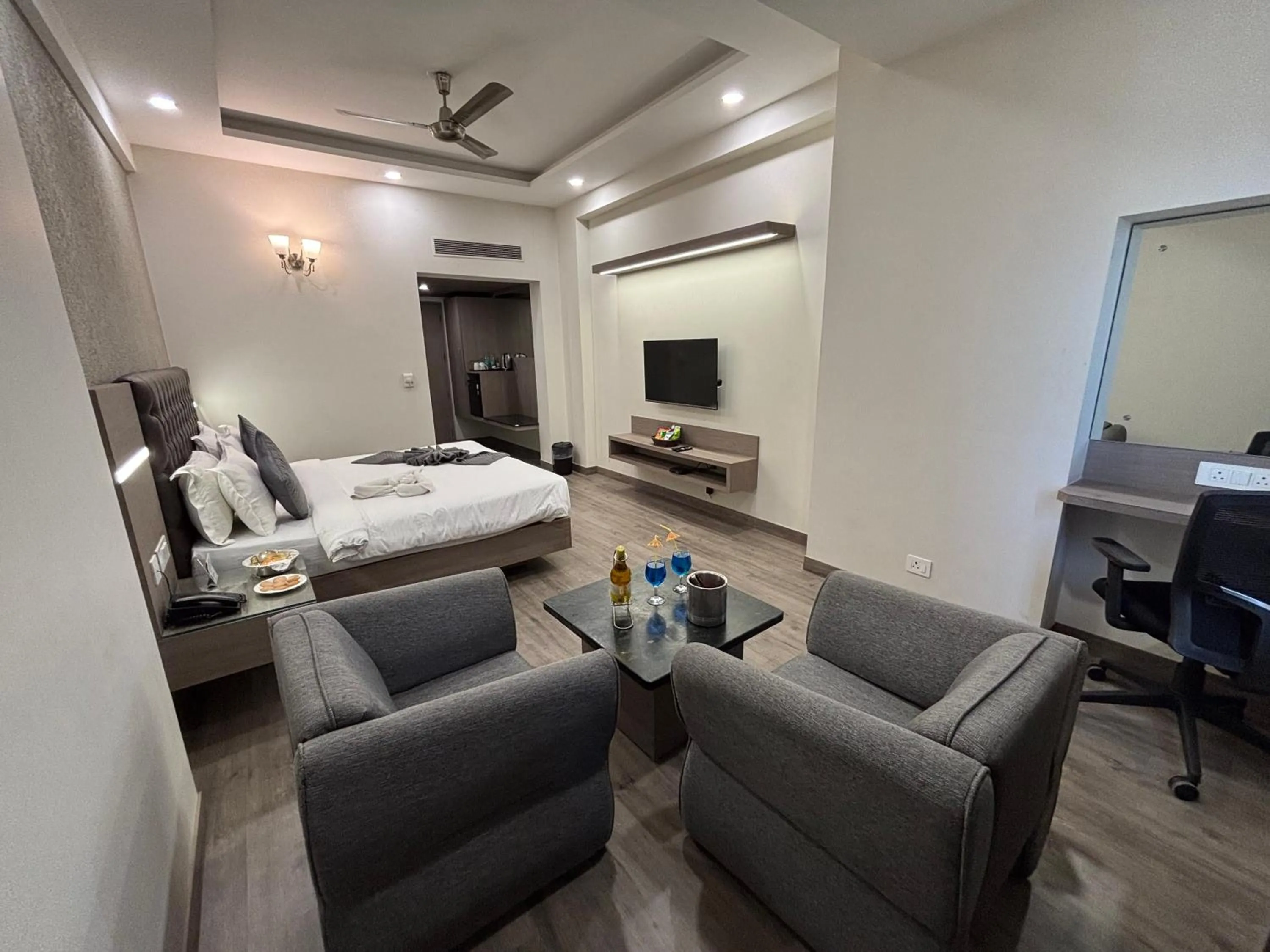Bedroom, Bed in RESIDENCY HOTEl