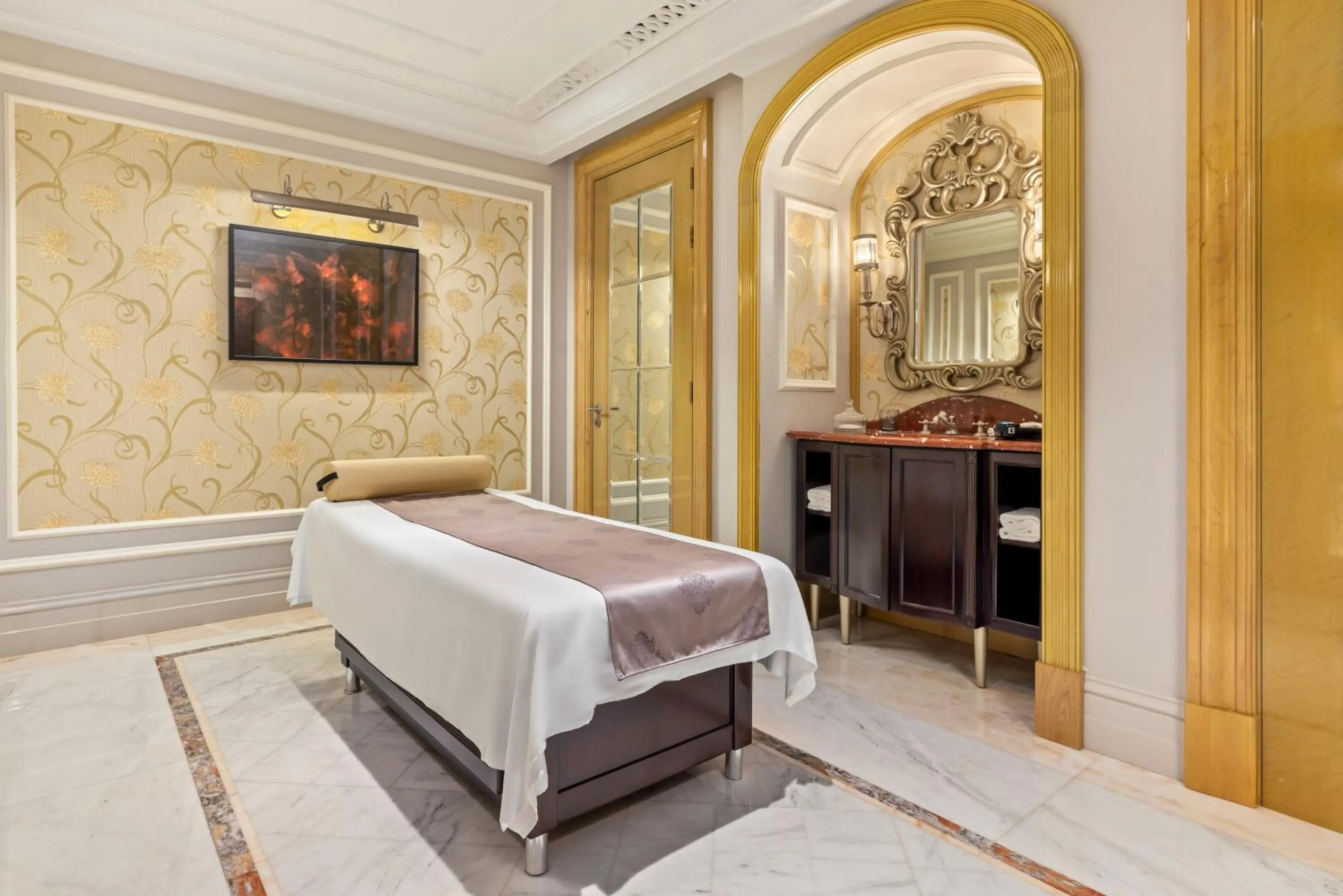 Massage, Bed in Al Habtoor Palace - Preferred Hotels & Resorts