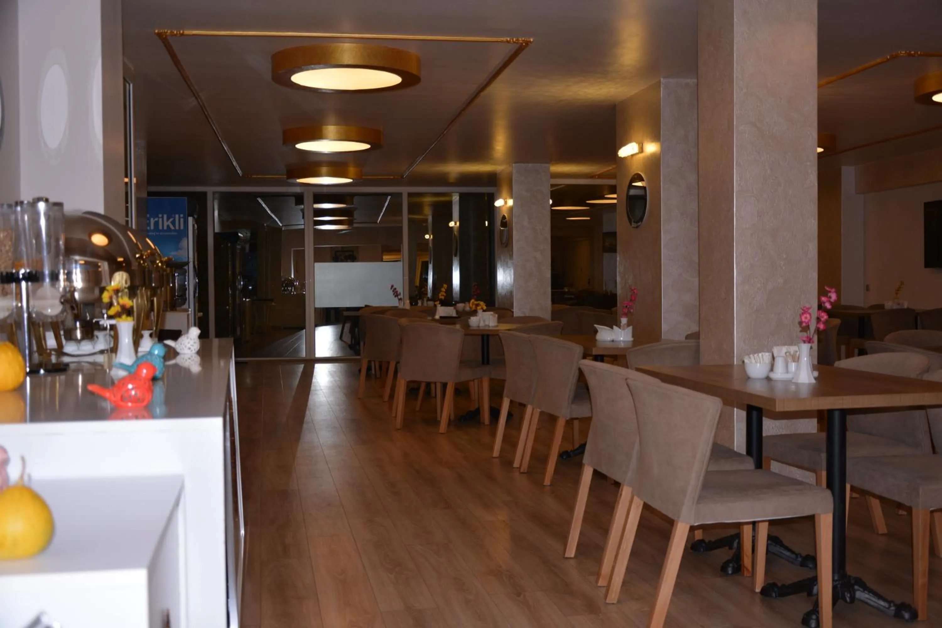 Restaurant/places to eat in Bilge Suite Hotel