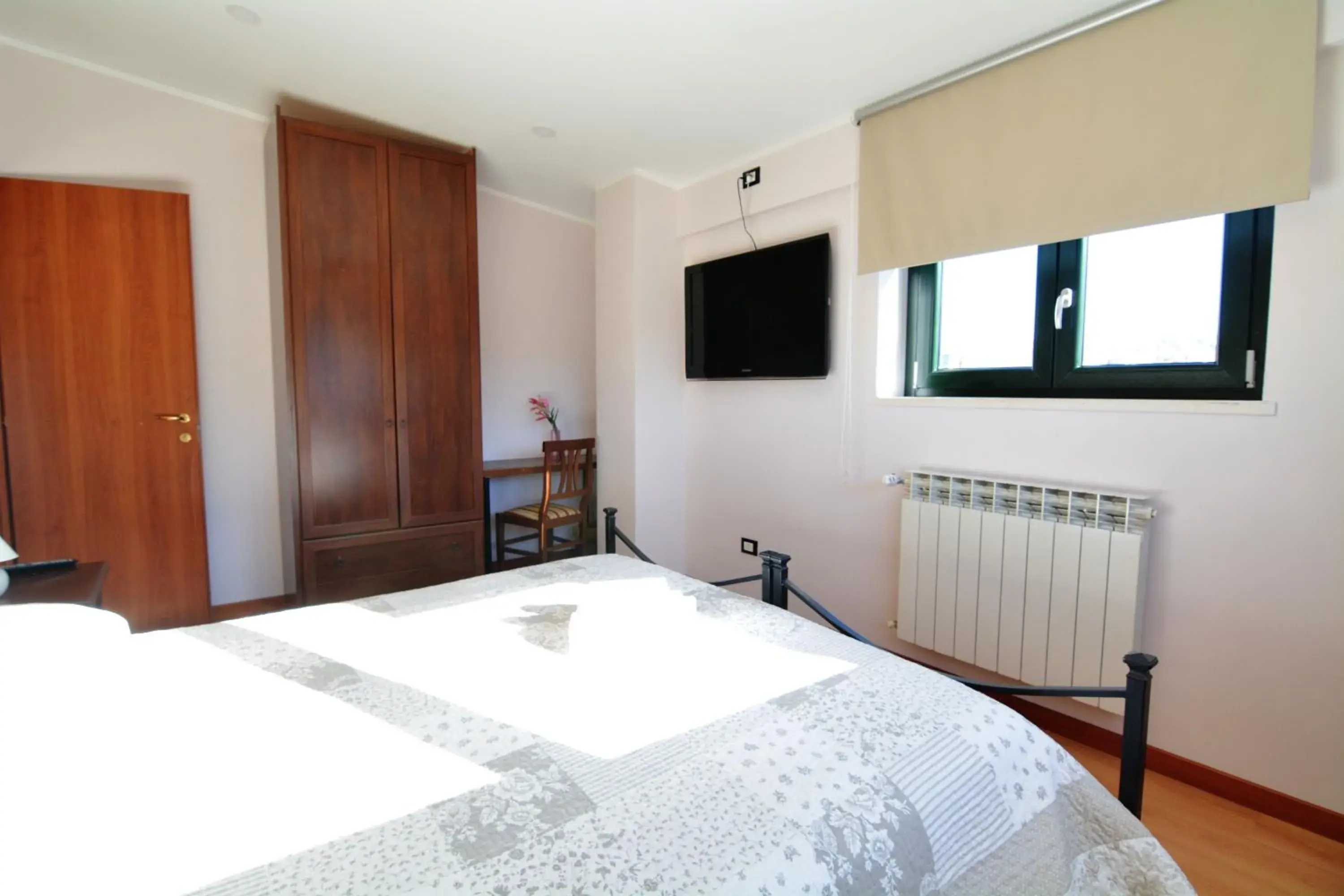 Double Room with Private External Bathroom in B&B Culla Dell'Aquila Double Room with Private External Bathroom in B&B Culla Dell'Aquila