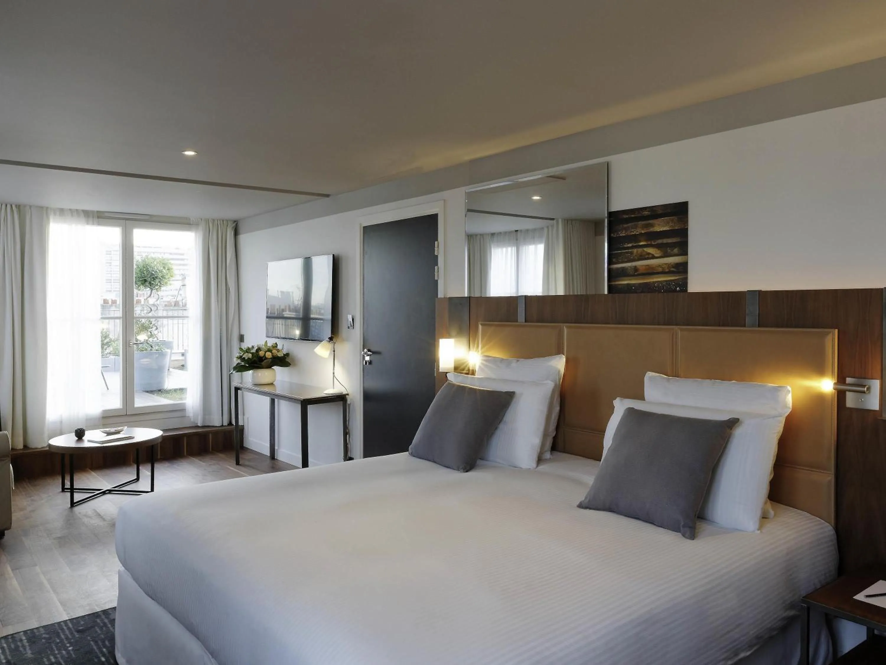 Photo of the whole room, Bed in Boutet Bastille Hotel Paris - MGallery Collection