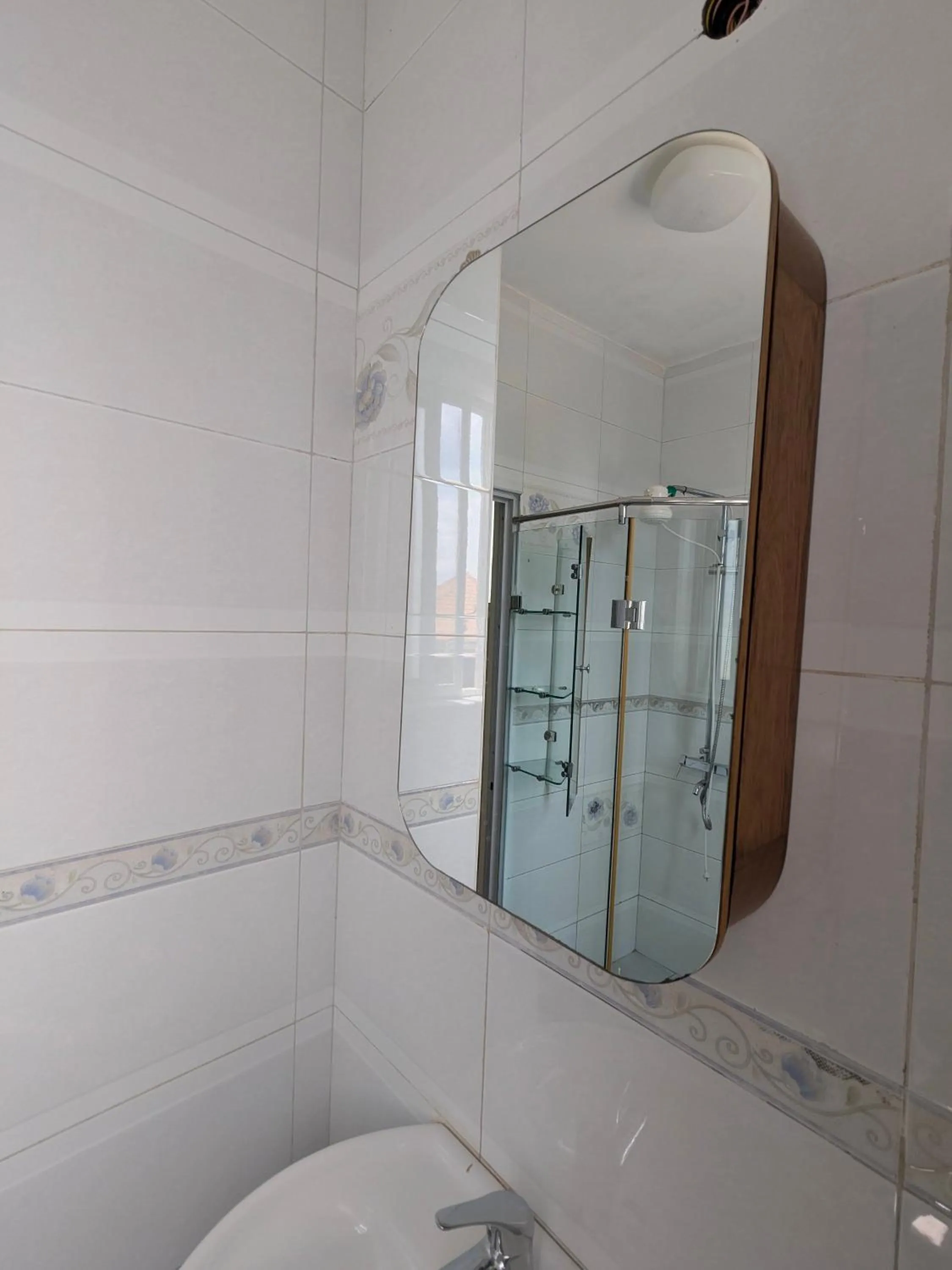 Shower in Hotel Royal Nest Entebbe