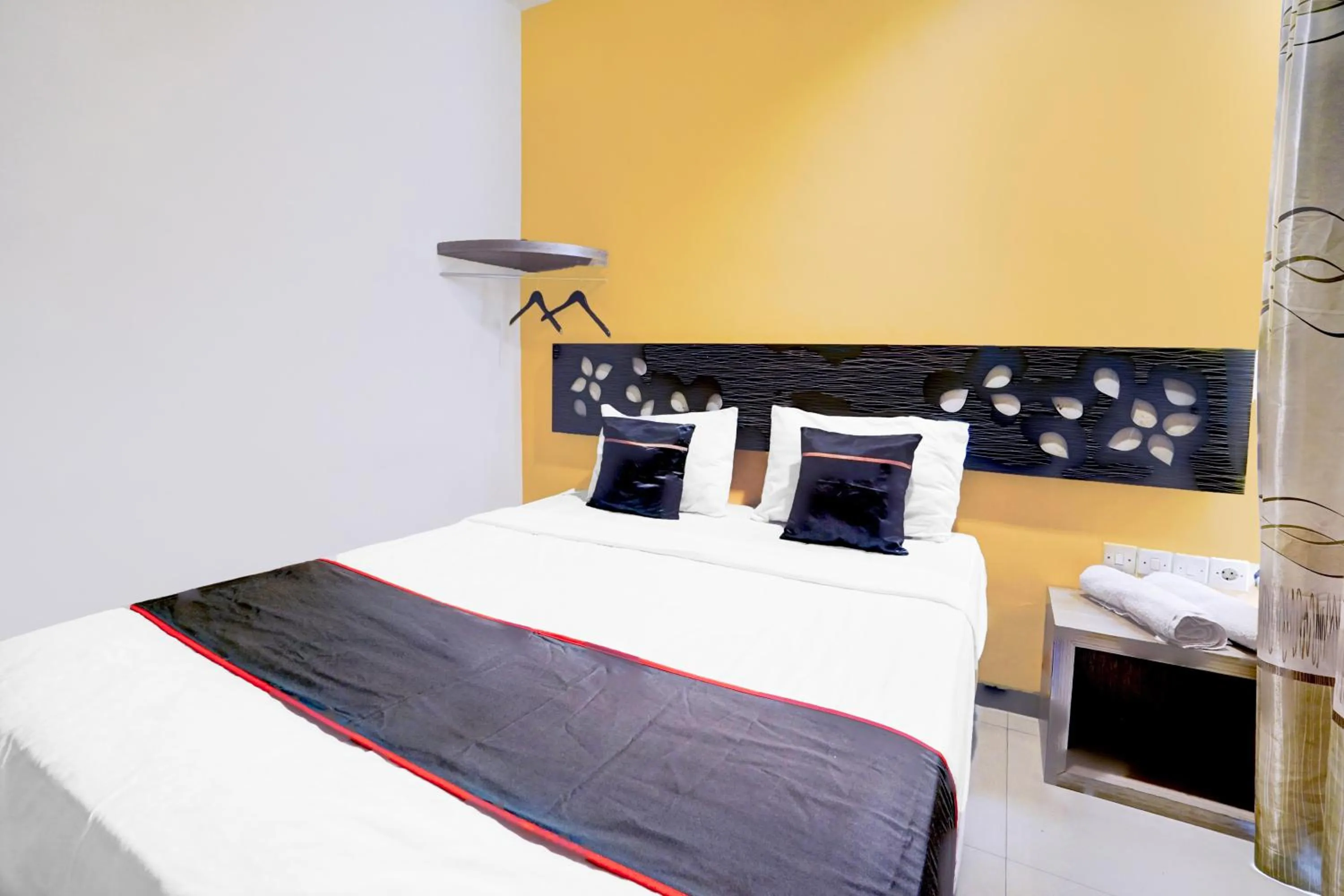 Bed in Hotel O Symphony Homestay Tlogomas