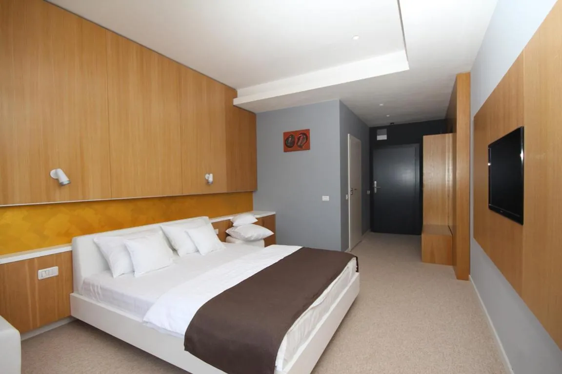 Bed in Pensiunea Art 1000