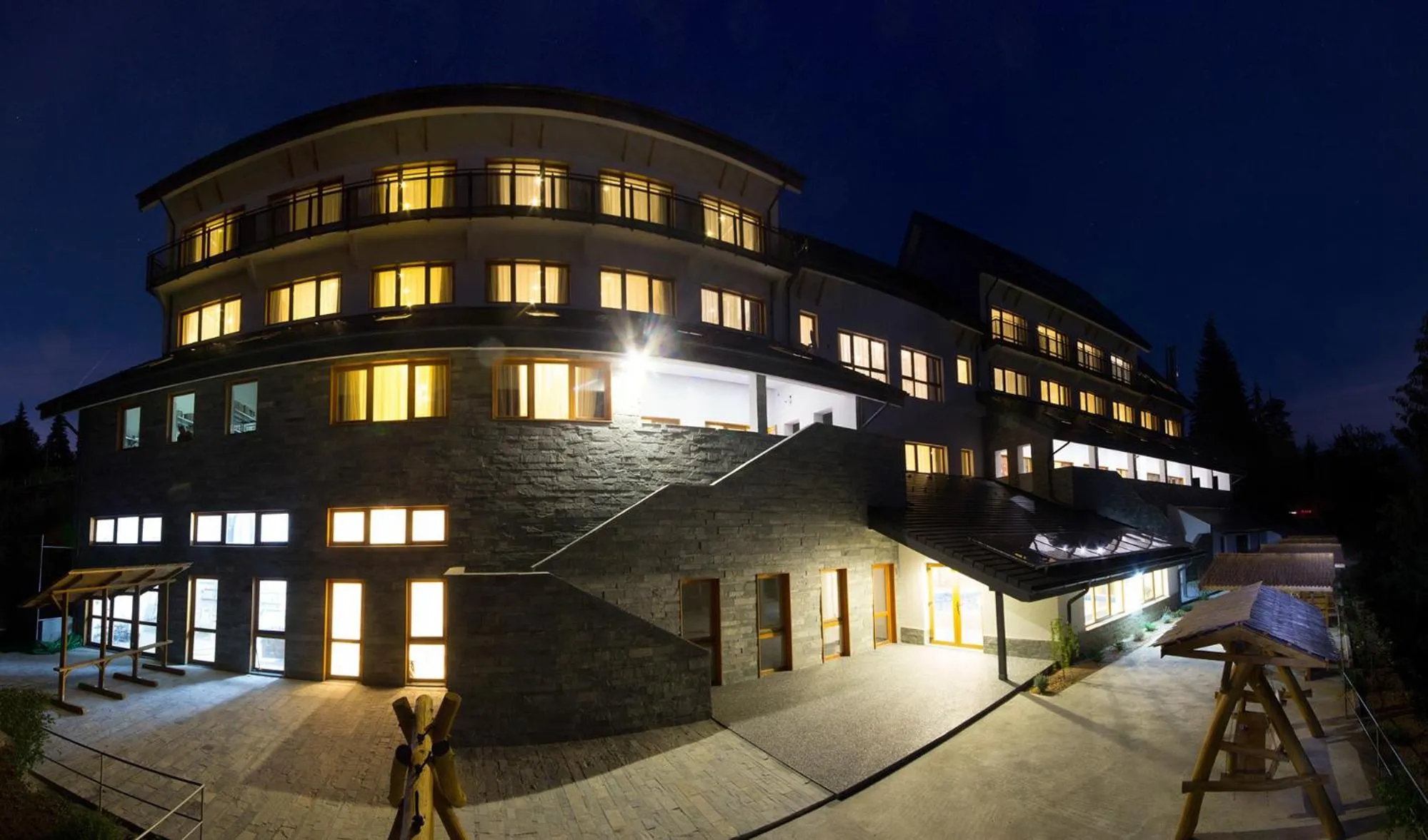 Area and facilities in Pensiunea Art 1000