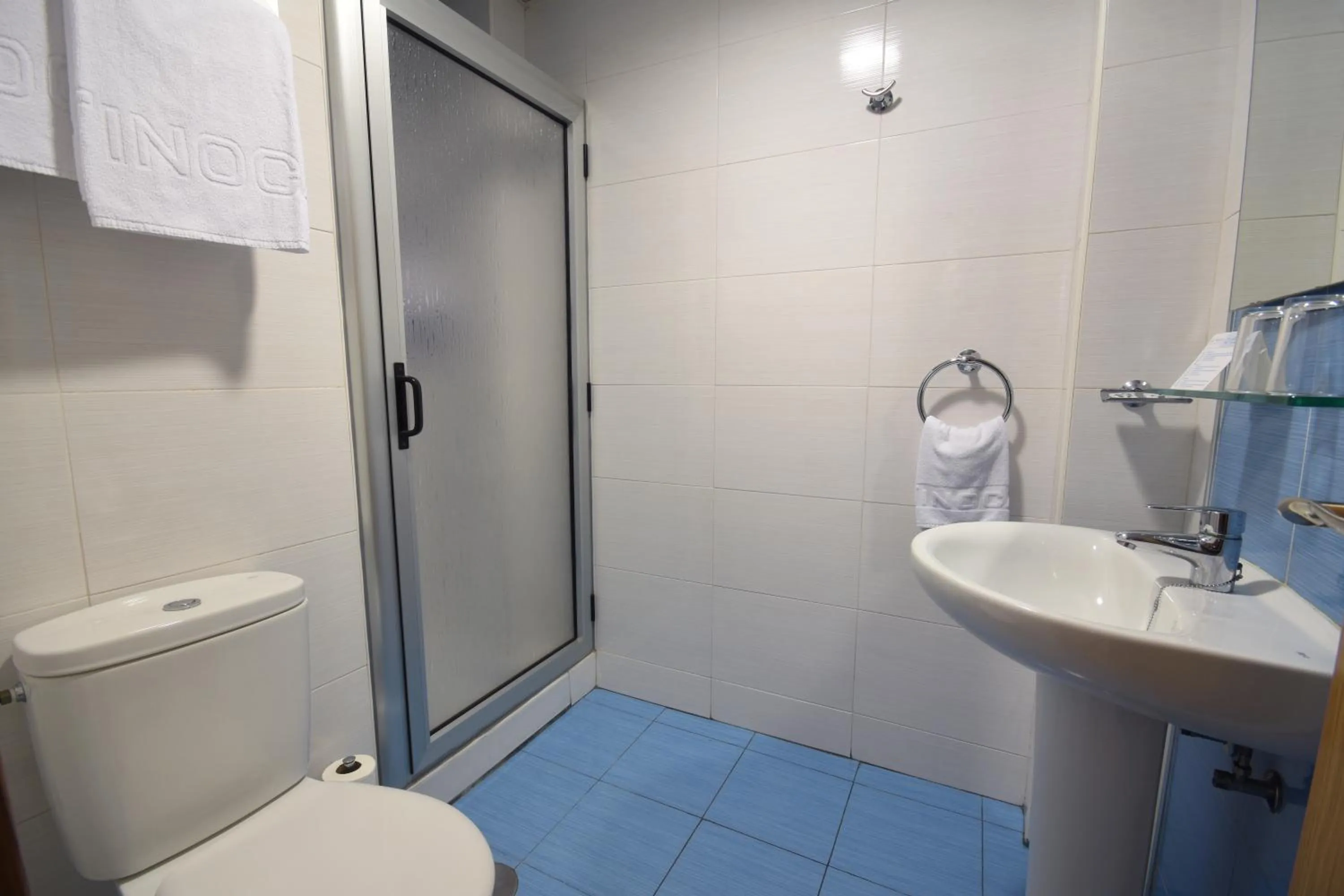 Bathroom in Apartamentos Tinoca