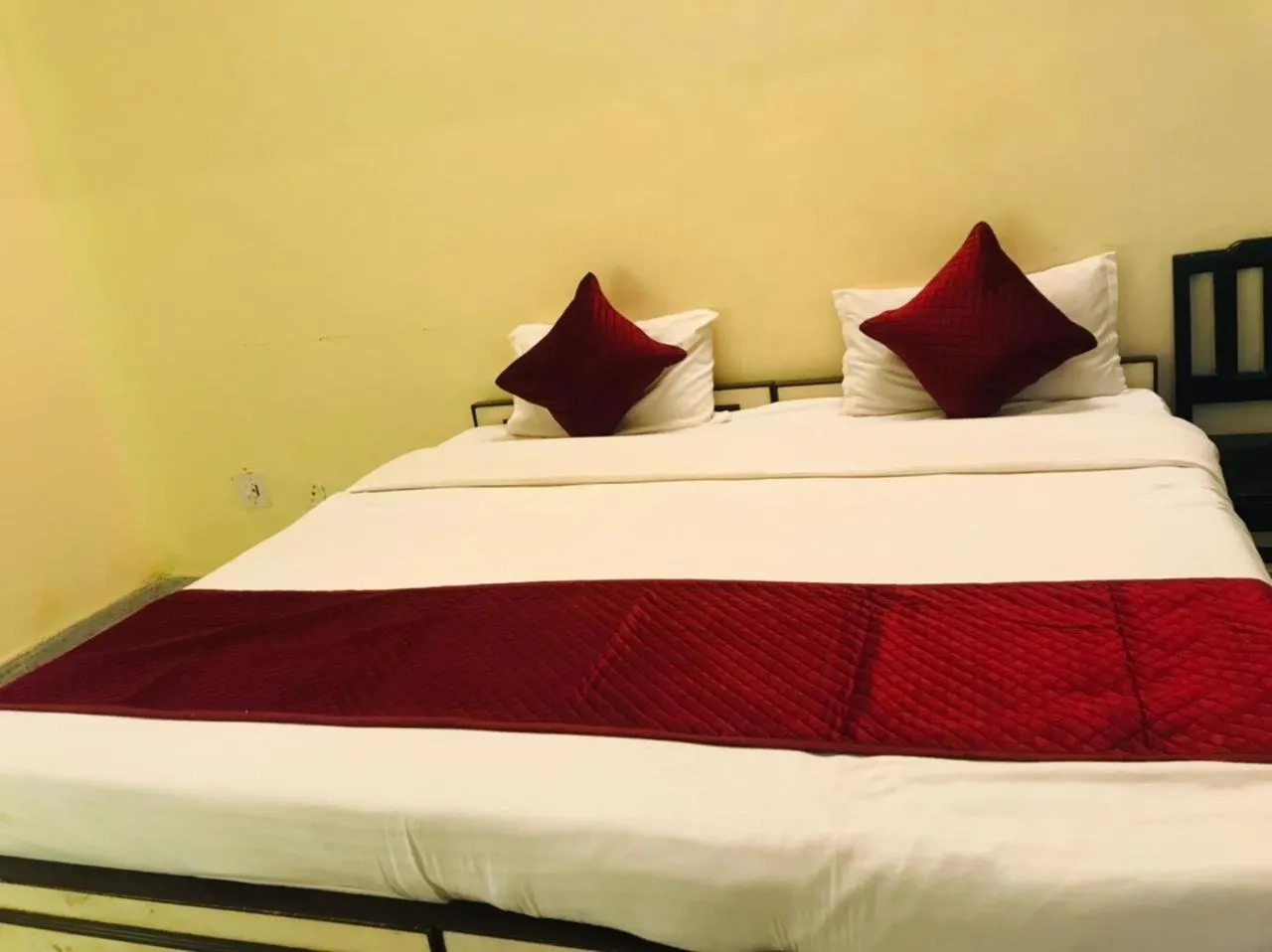Bed in Hotel Green Haveli - A Heritage and Hill View Hotel , Pushkar