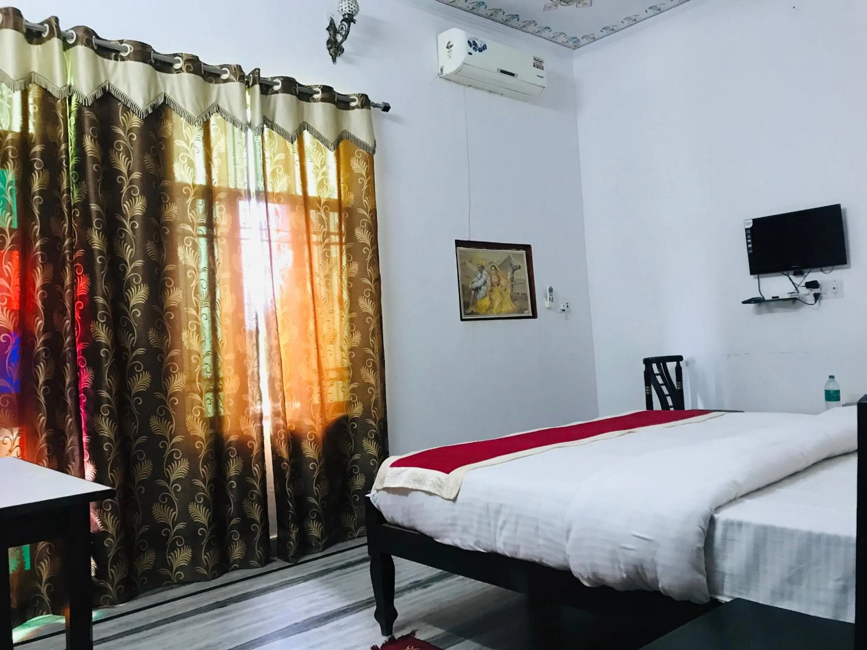 Bed in Hotel Green Haveli - A Heritage and Hill View Hotel , Pushkar