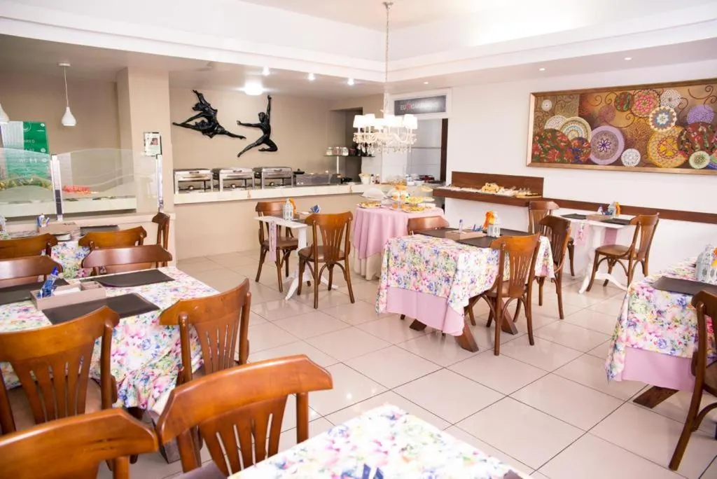Restaurant/places to eat in Hotel Village