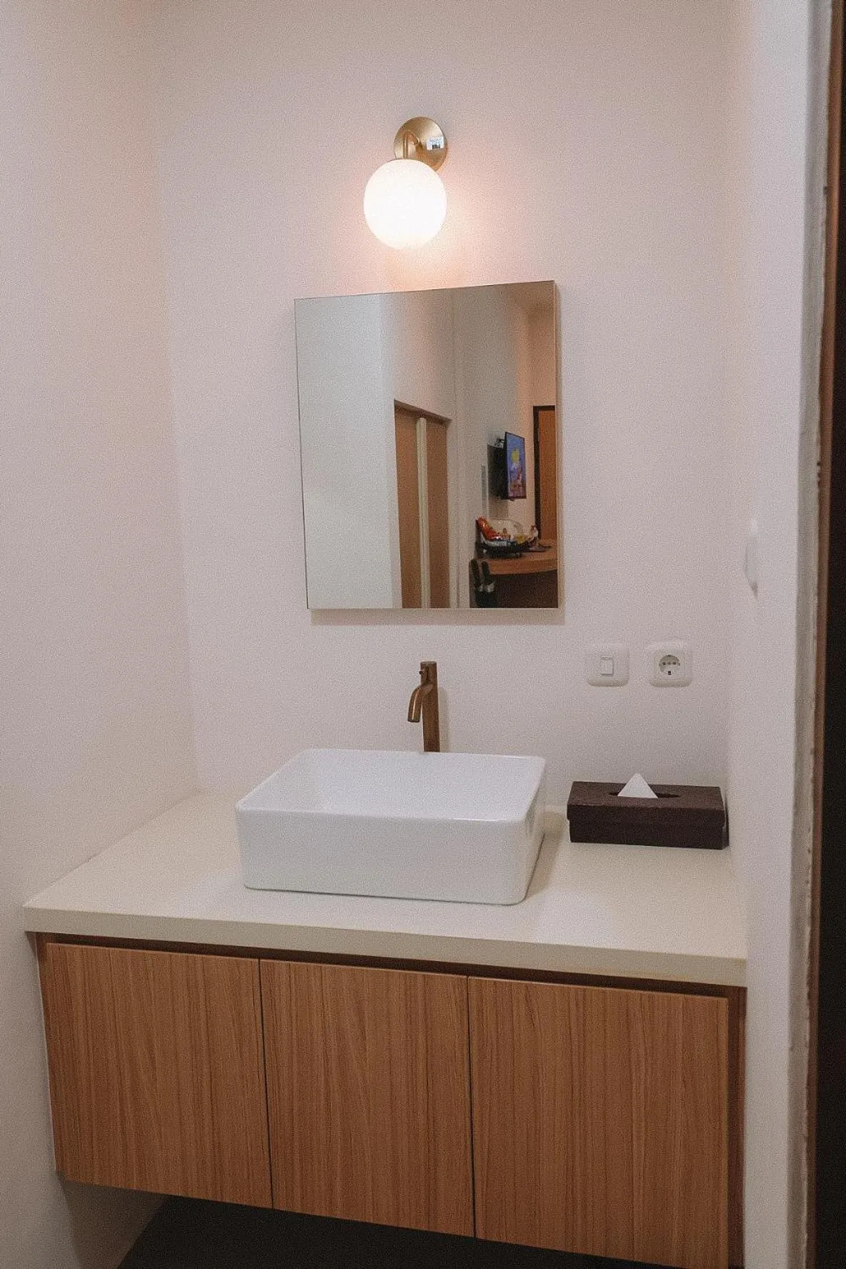 Bathroom in Bali Wirasana Inn