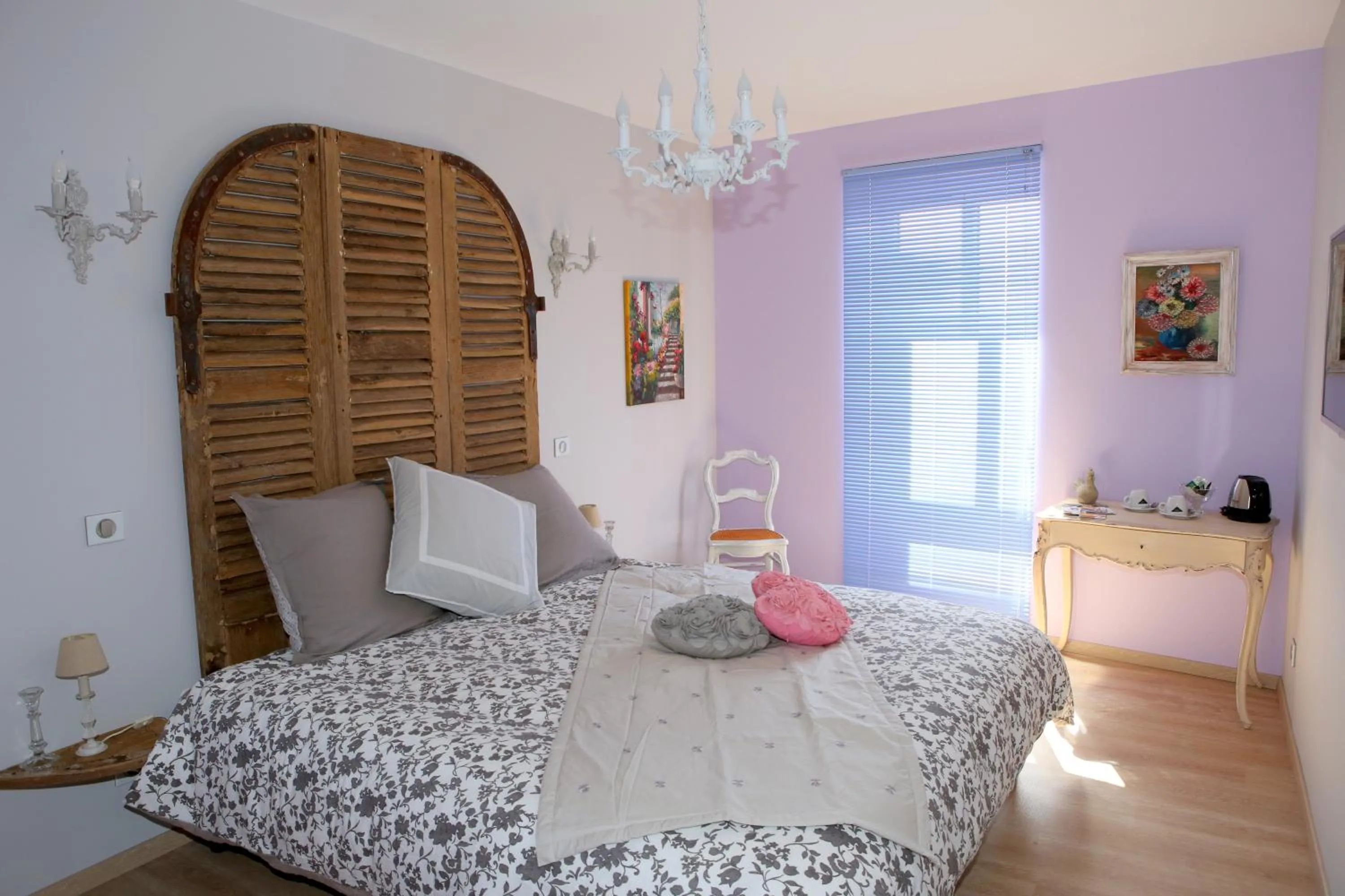 Bedroom, Bed in Aux Pierres Magiques