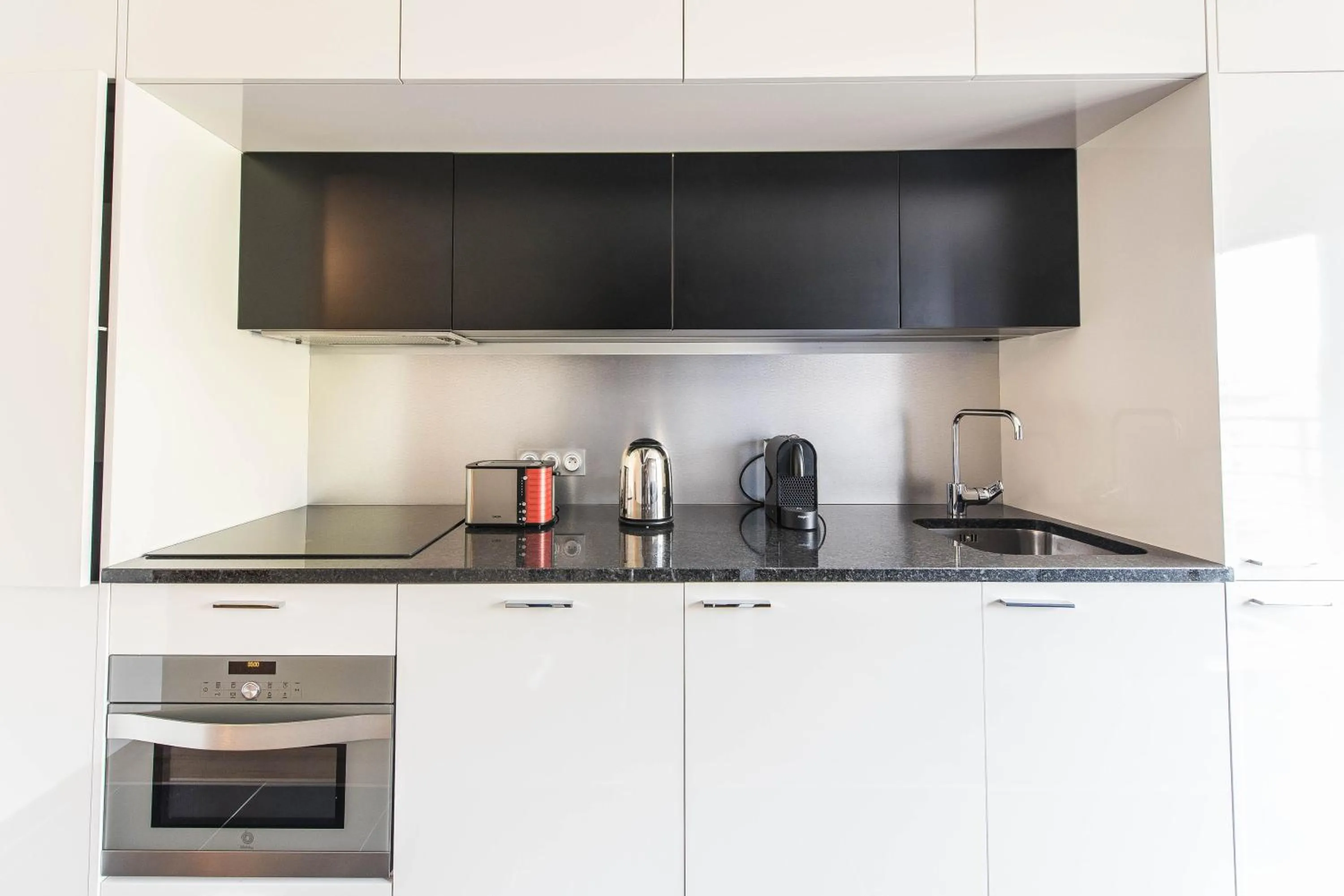 Coffee/tea facilities in Les Appartements Paris Clichy