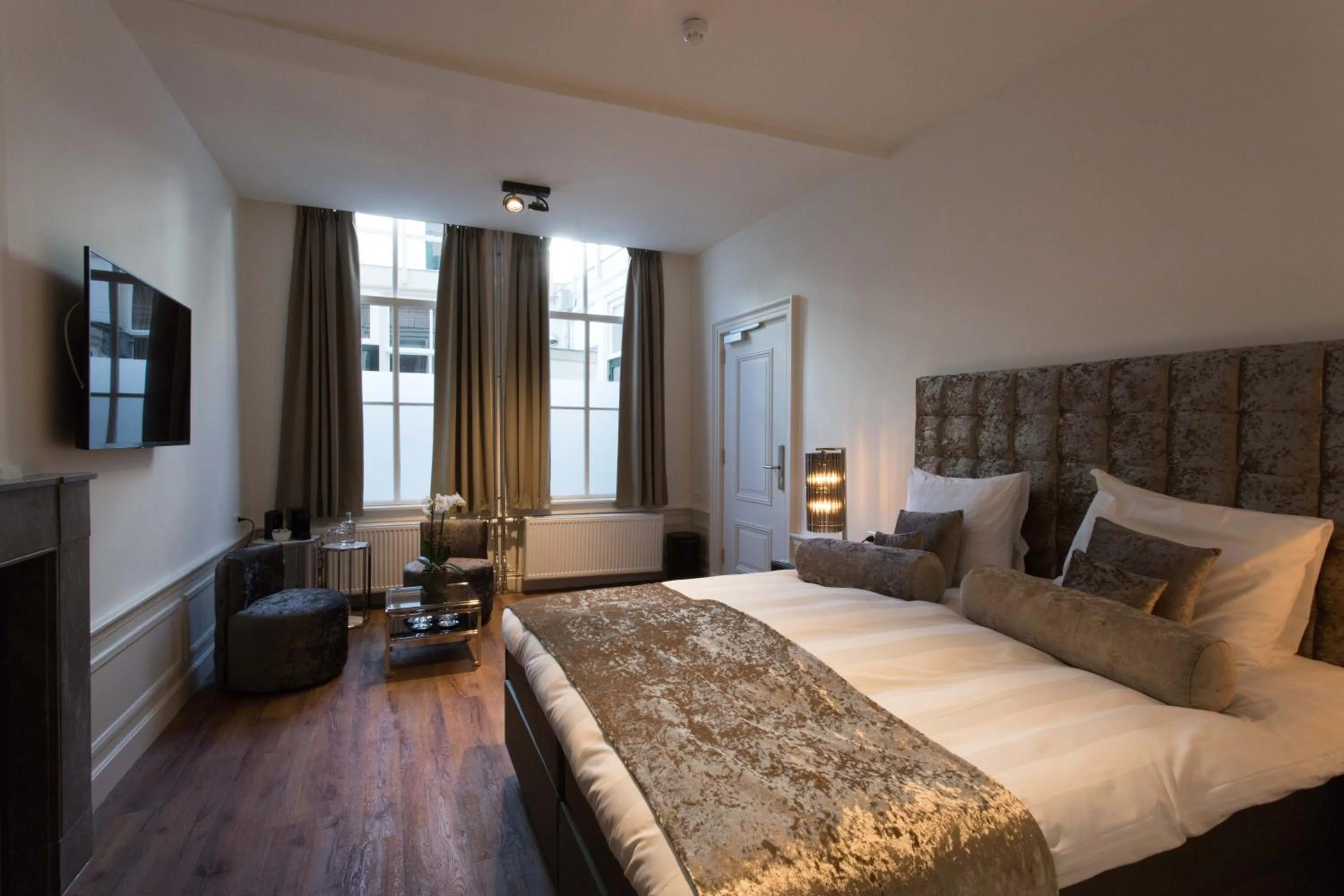 TV and multimedia, Bed in Boutique Hotel Steenhof Suites - Adults Only