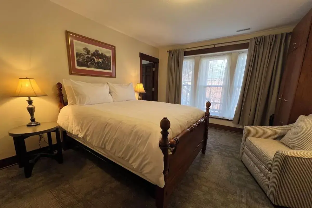 Double Room with Private Bathroom - single occupancy in Charleston House Bed & Breakfast Inn Double Room with Private Bathroom - single occupancy in Charleston House Bed & Breakfast Inn