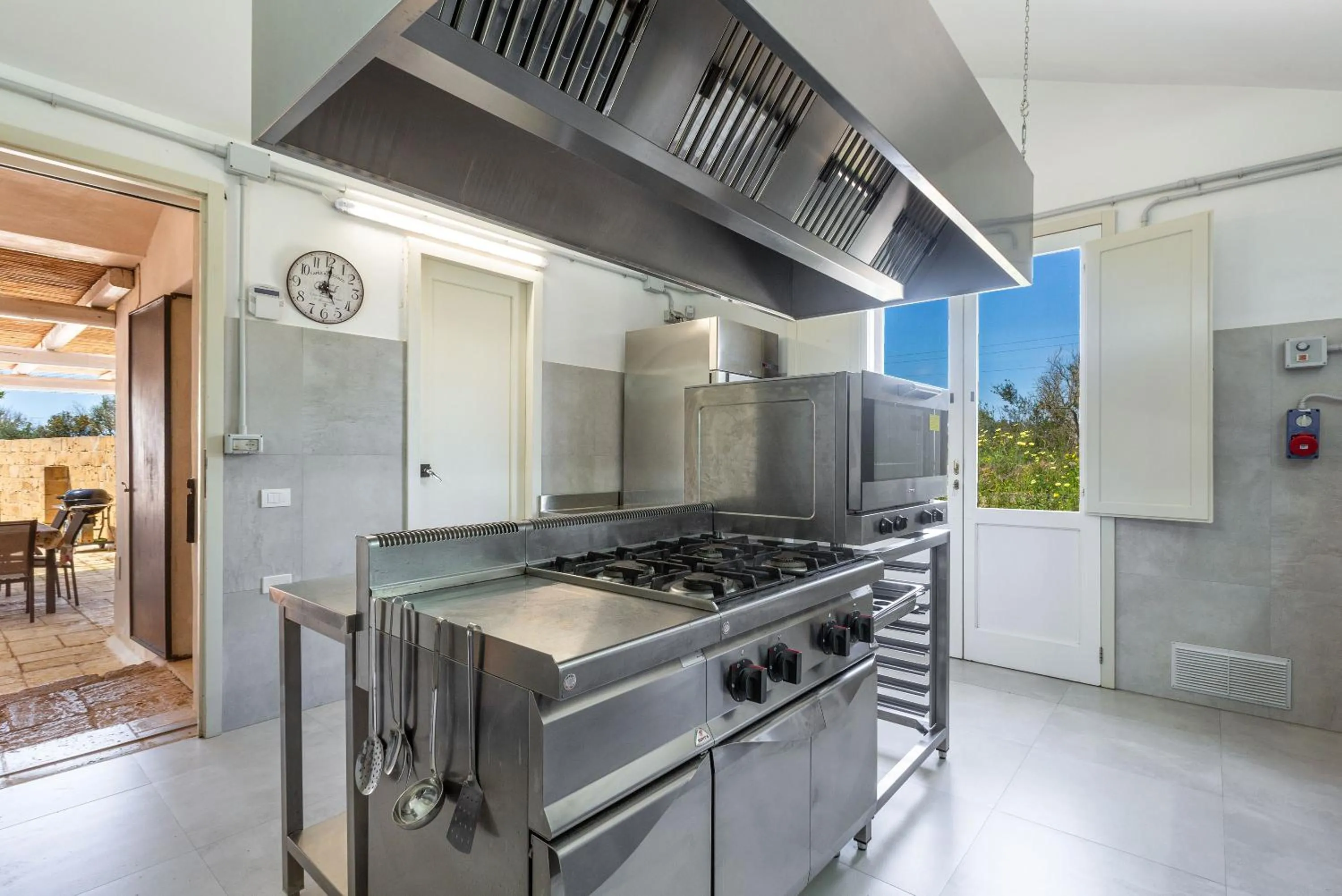 Kitchen or kitchenette in Masseria Li Capperi by Perle di Puglia