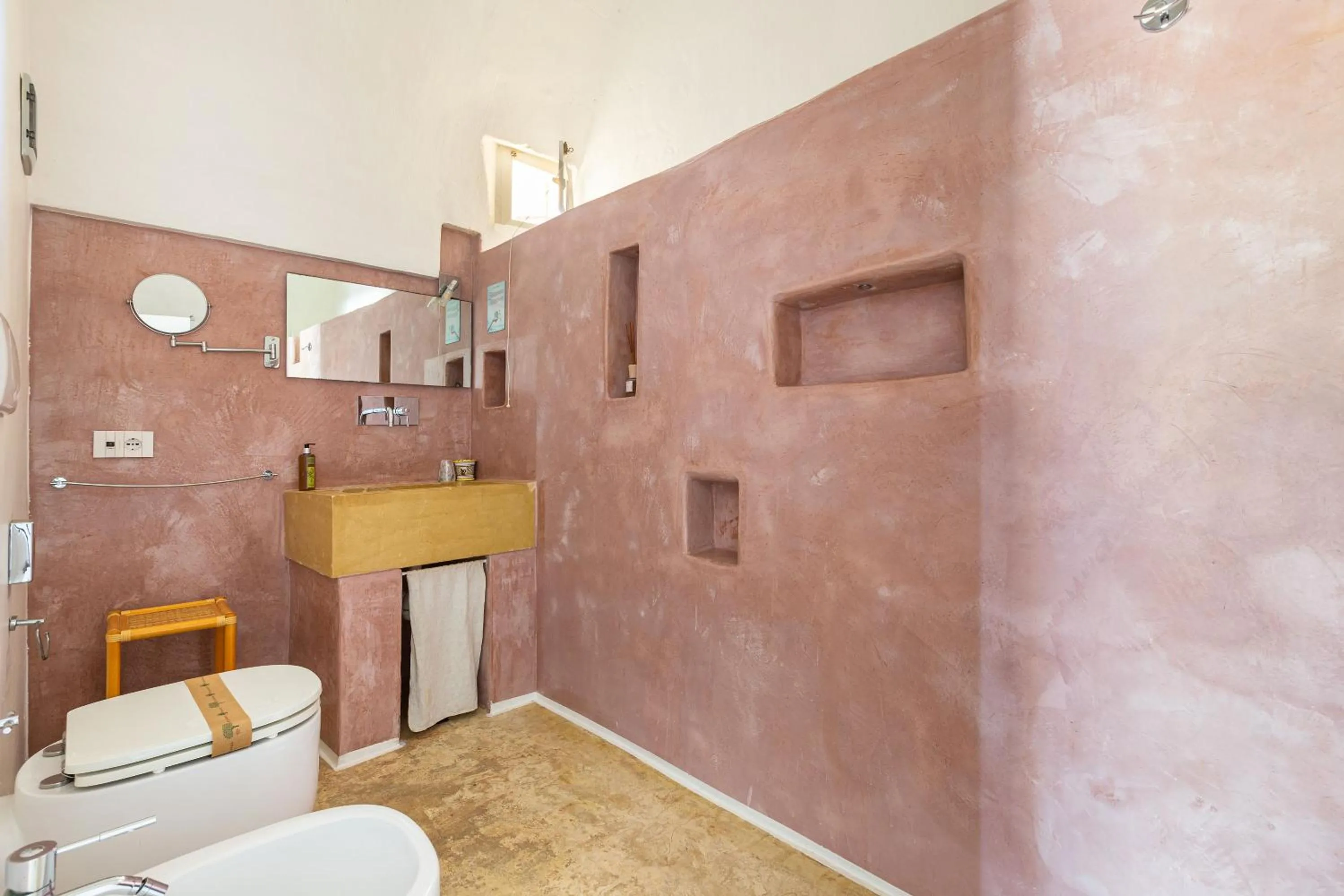 Toilet in Masseria Li Capperi by Perle di Puglia