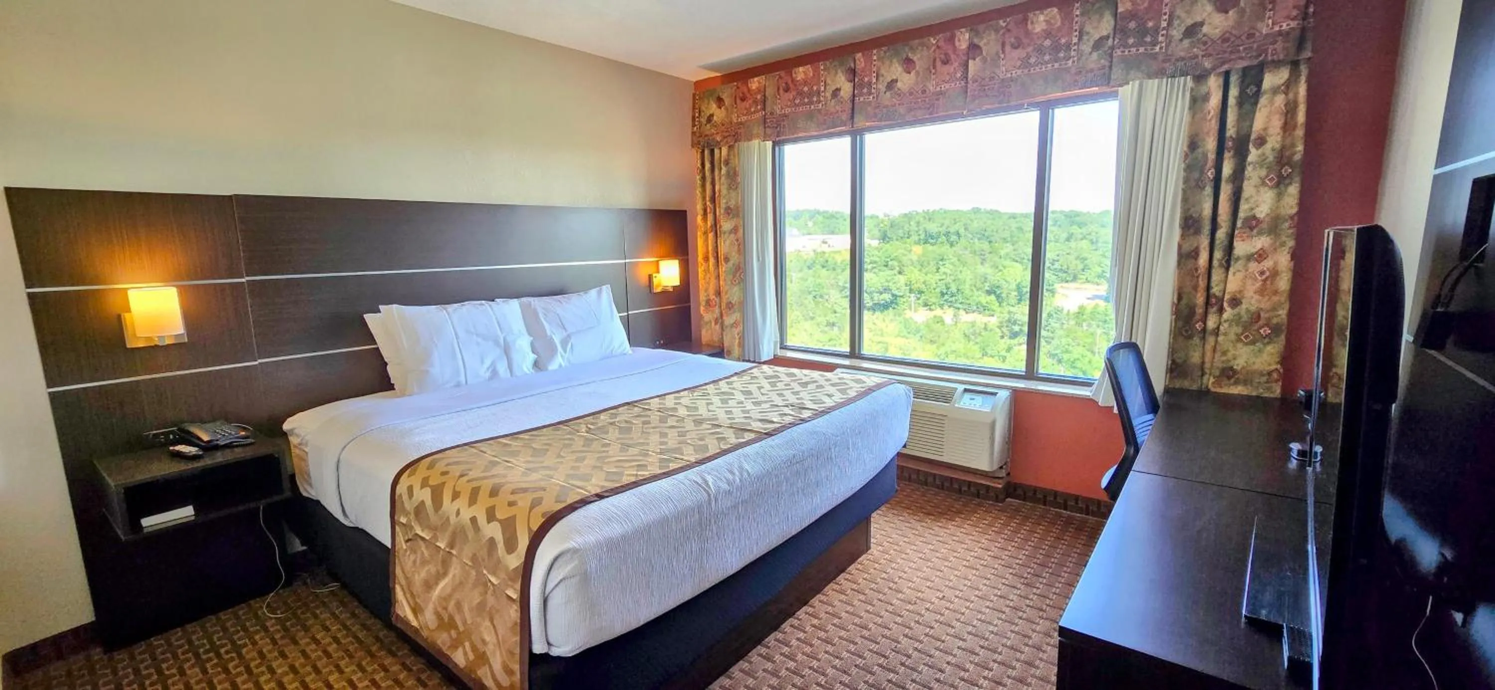 Bed in Grand Plaza Hotel & Conference Center