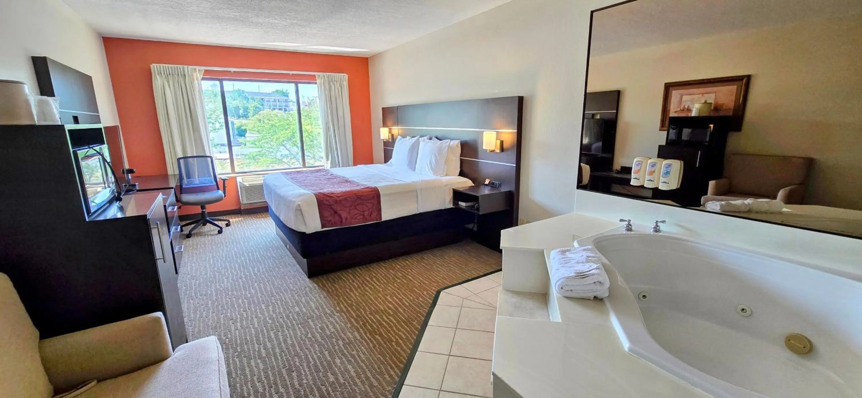 Bed in Grand Plaza Hotel & Conference Center