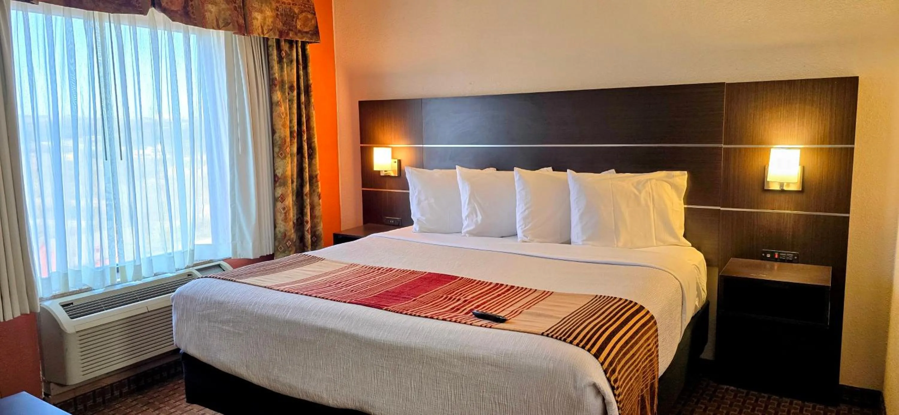 Bedroom, Bed in Grand Plaza Hotel & Conference Center