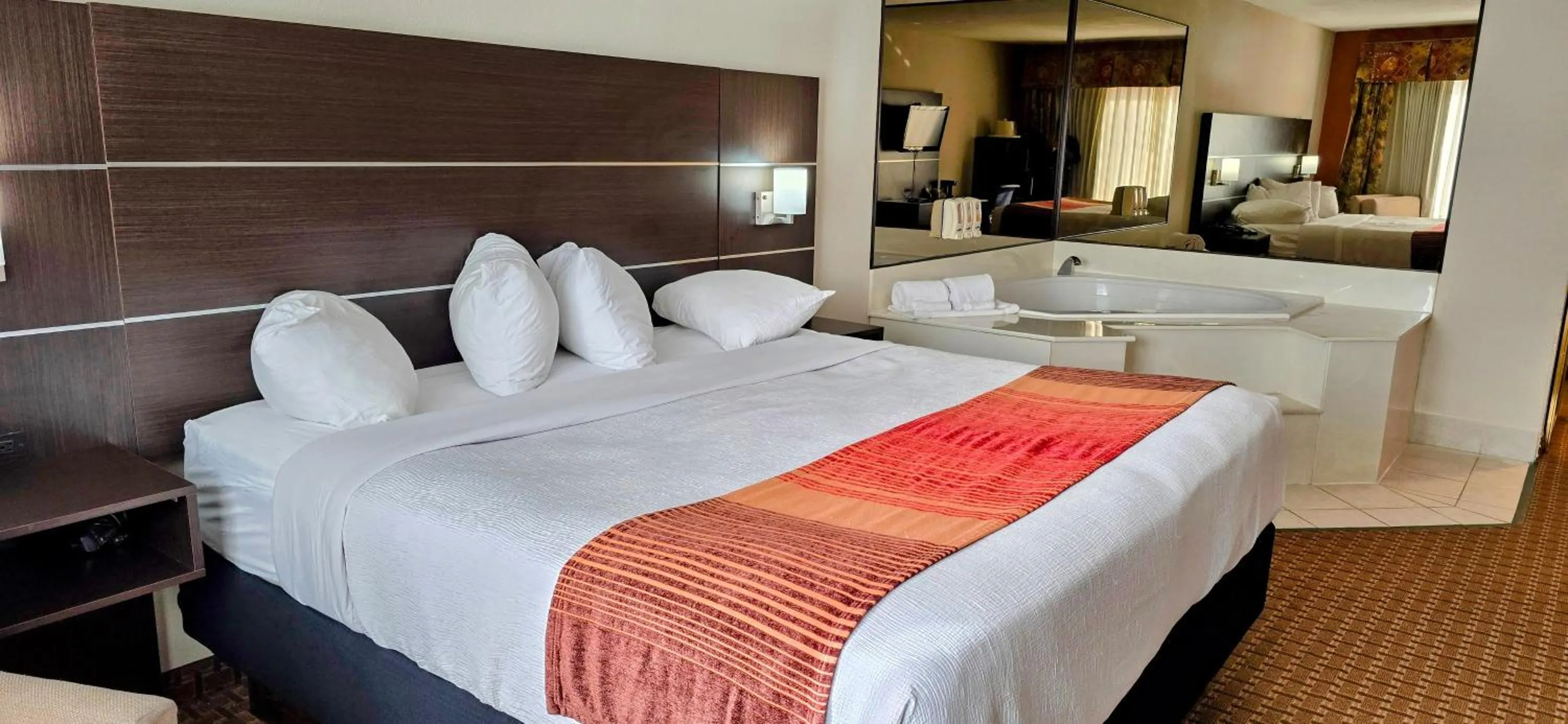 Photo of the whole room, Bed in Grand Plaza Hotel & Conference Center