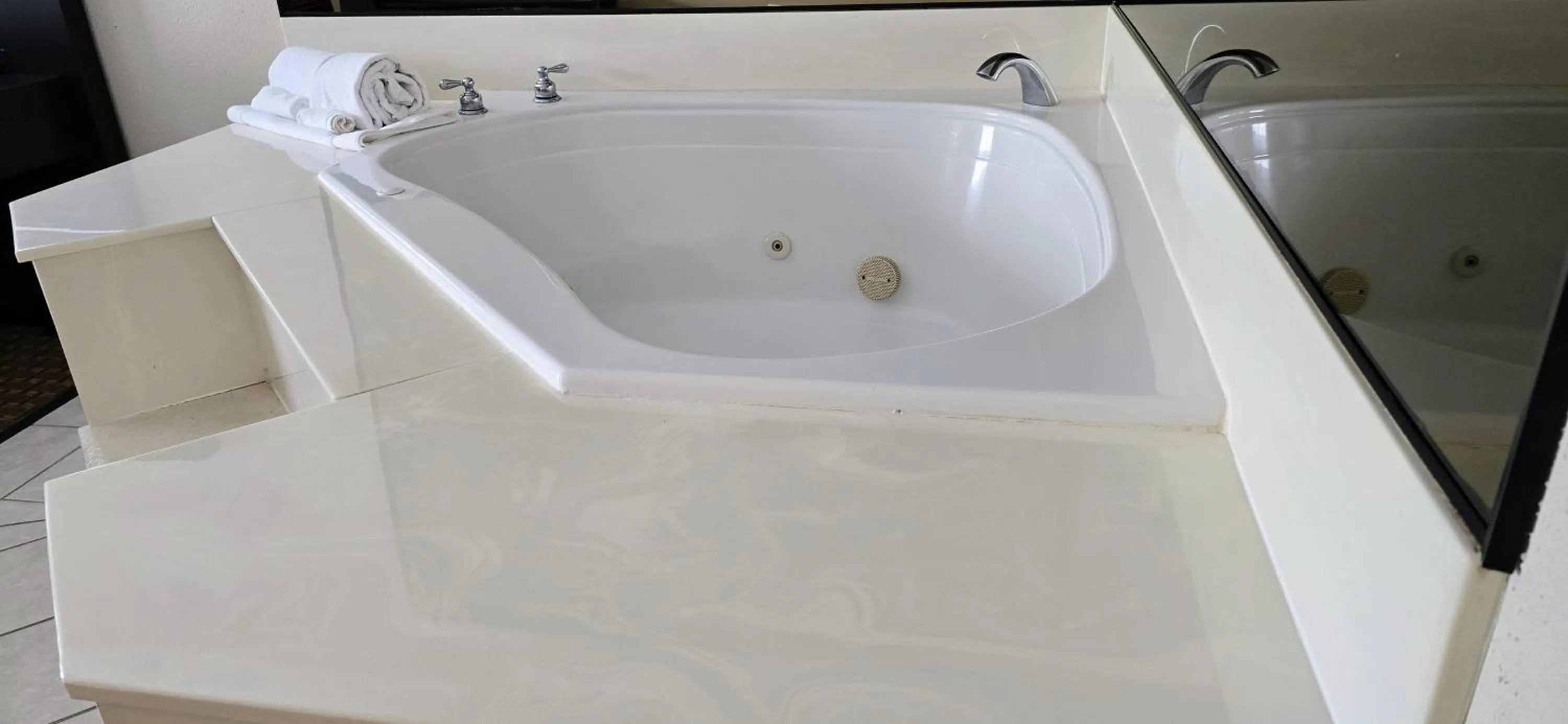 Spa and wellness centre/facilities in Grand Plaza Hotel & Conference Center
