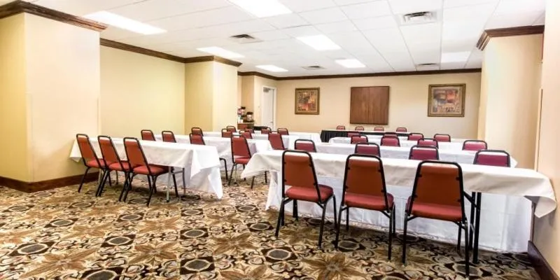 Meeting/conference room in Grand Plaza Hotel & Conference Center
