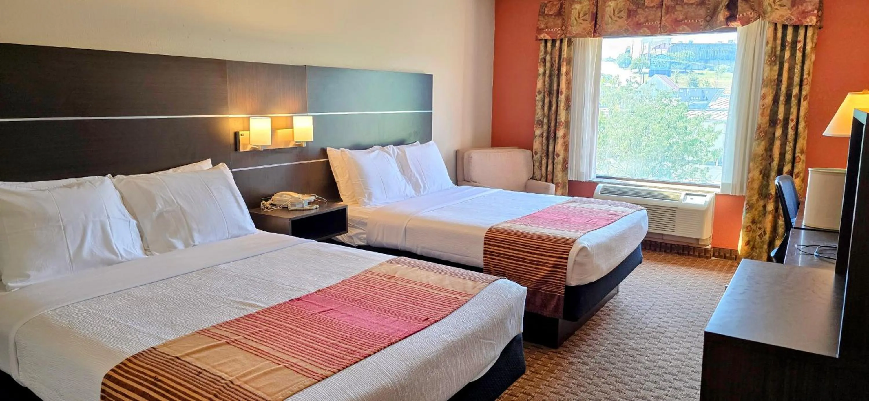 Bedroom, Bed in Grand Plaza Hotel & Conference Center