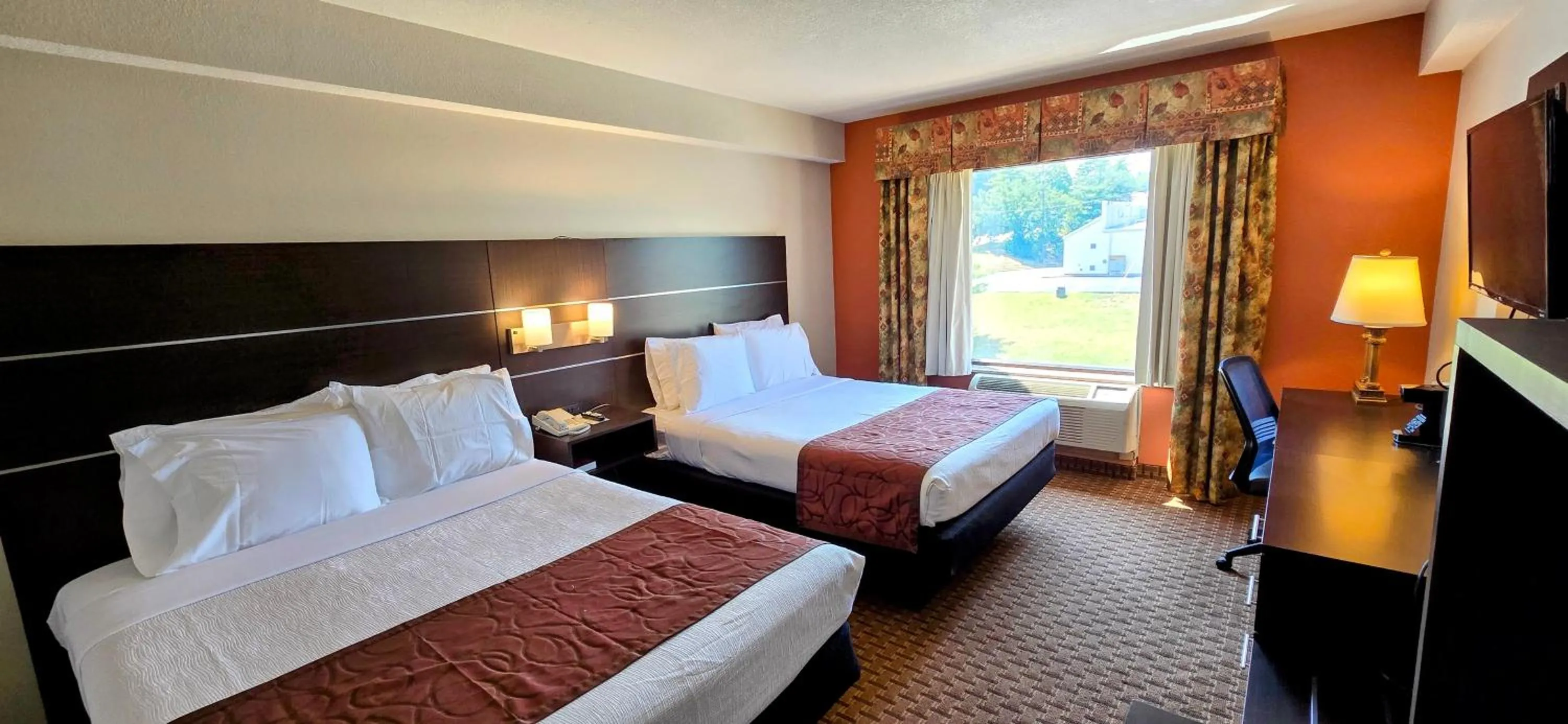 Bed in Grand Plaza Hotel & Conference Center