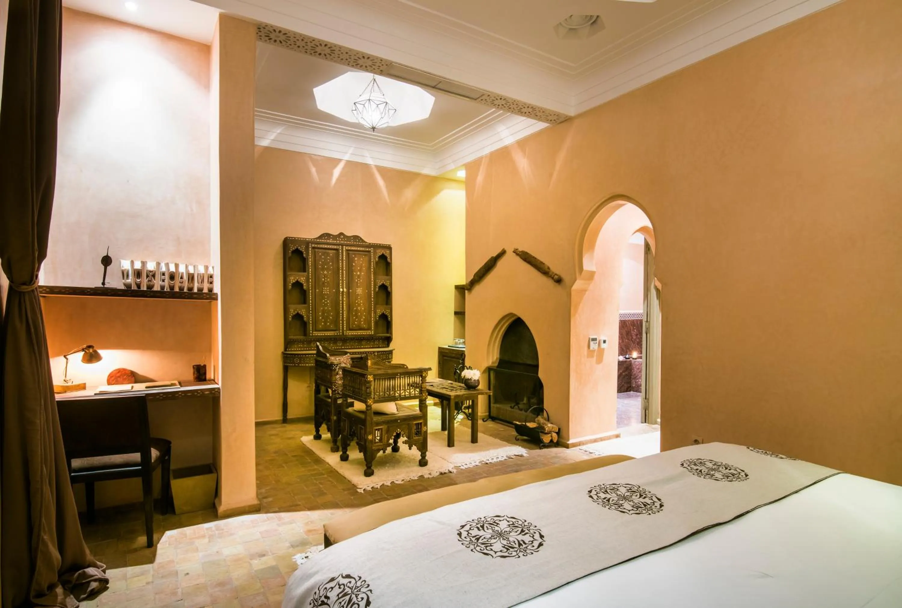 Bed in Almaha Marrakech Restaurant & SPA