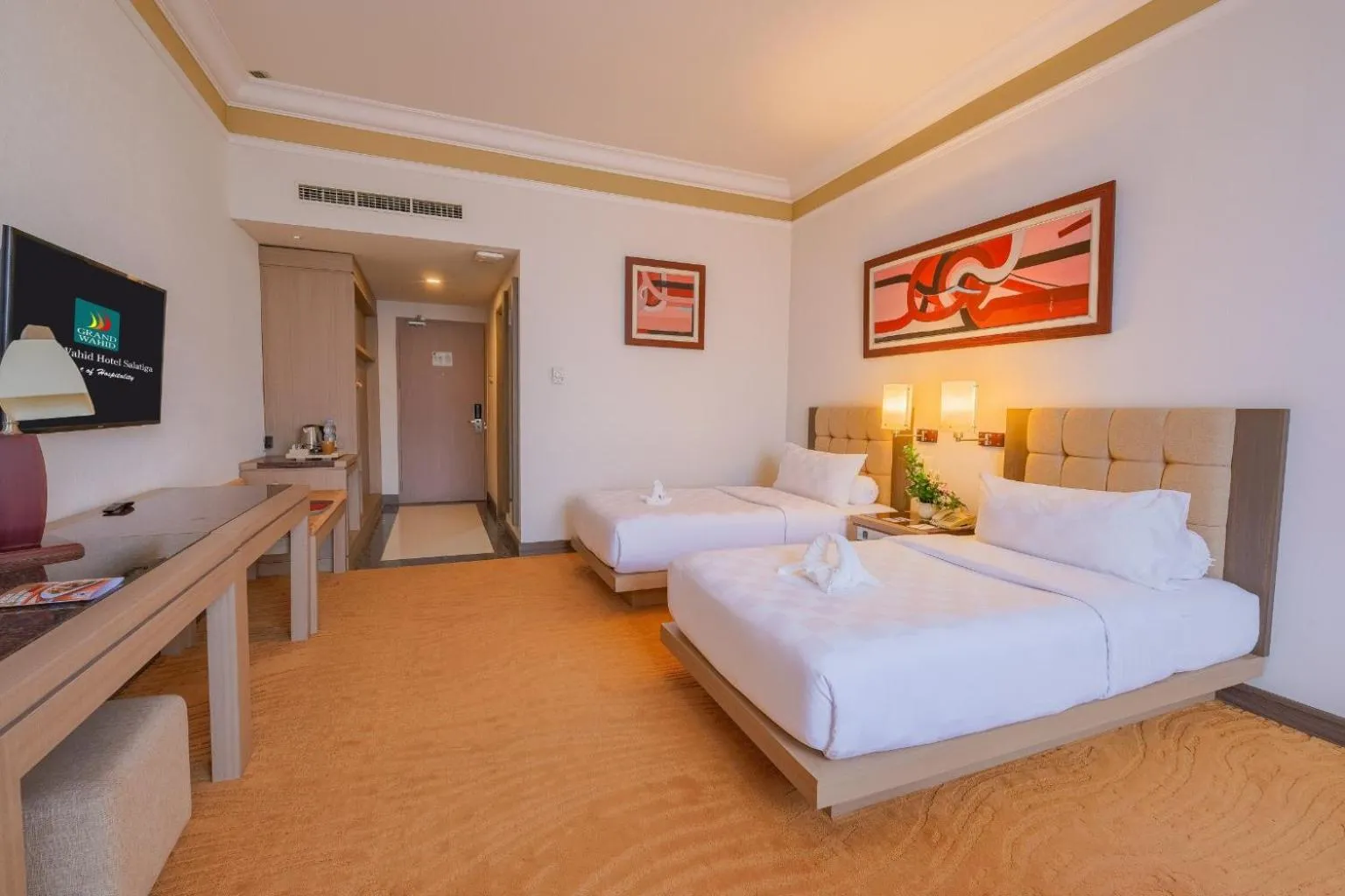 Bed in Grand Wahid Hotel Salatiga