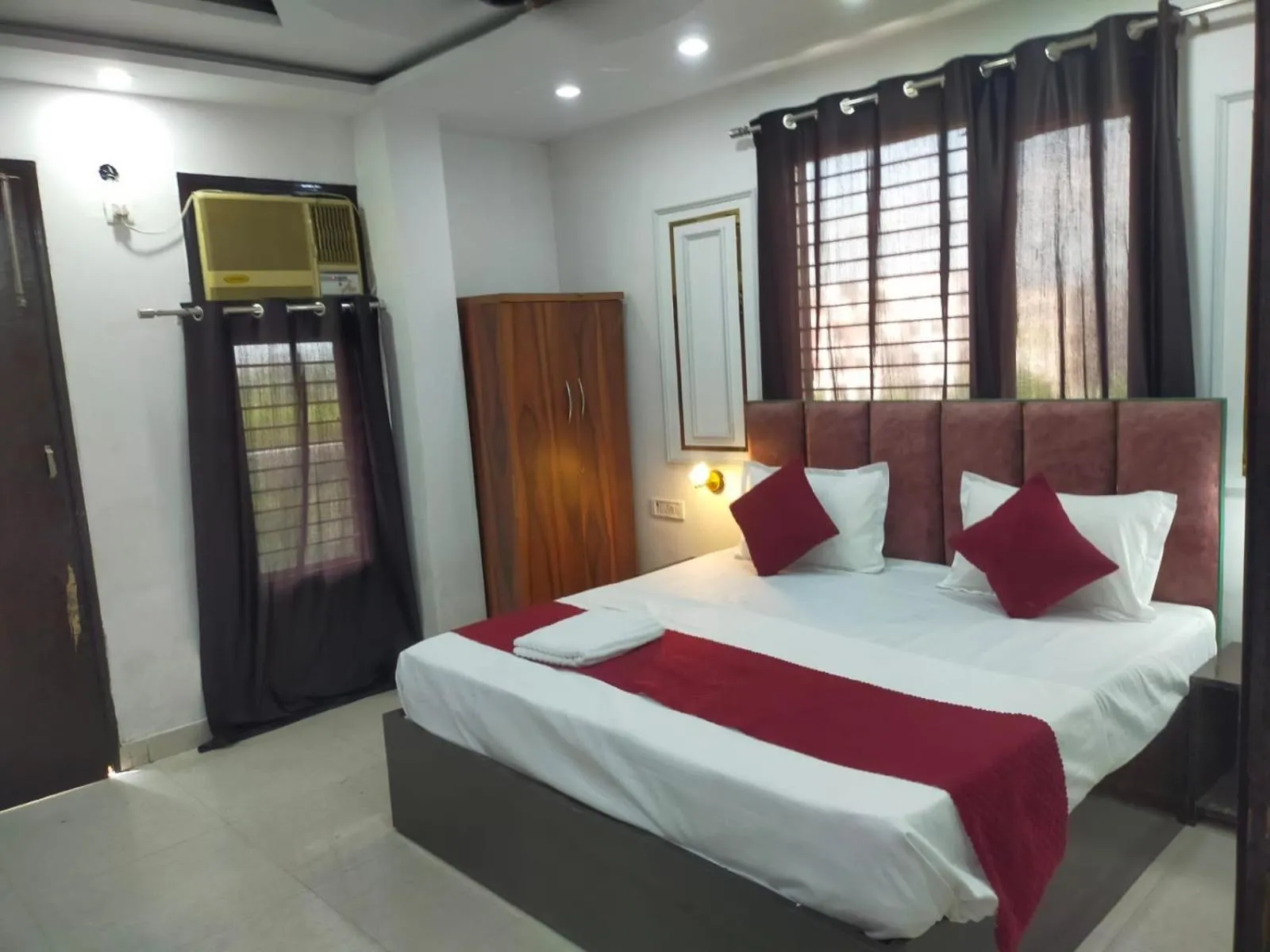 Deluxe Double Room with Balcony - single occupancy in Hotel Celebration home