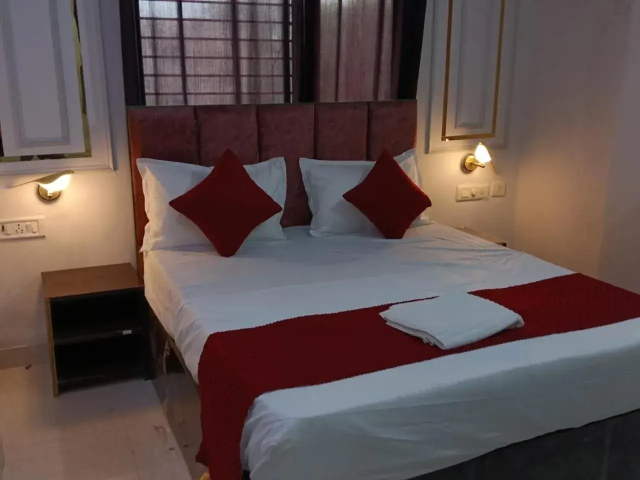 Superior King Room - single occupancy in Hotel Celebration home Superior King Room - single occupancy in Hotel Celebration home