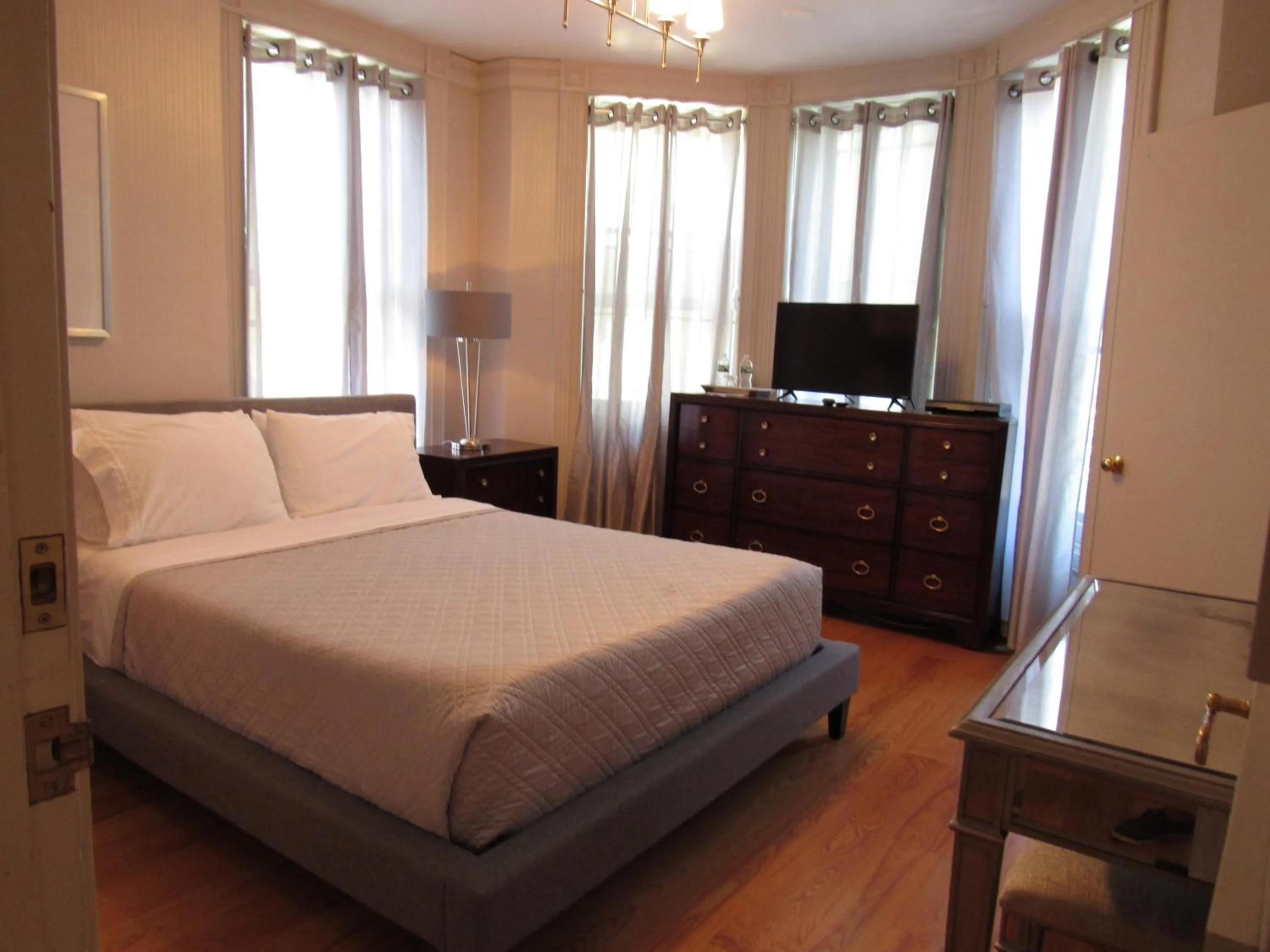 Bed in Washington Park Inn