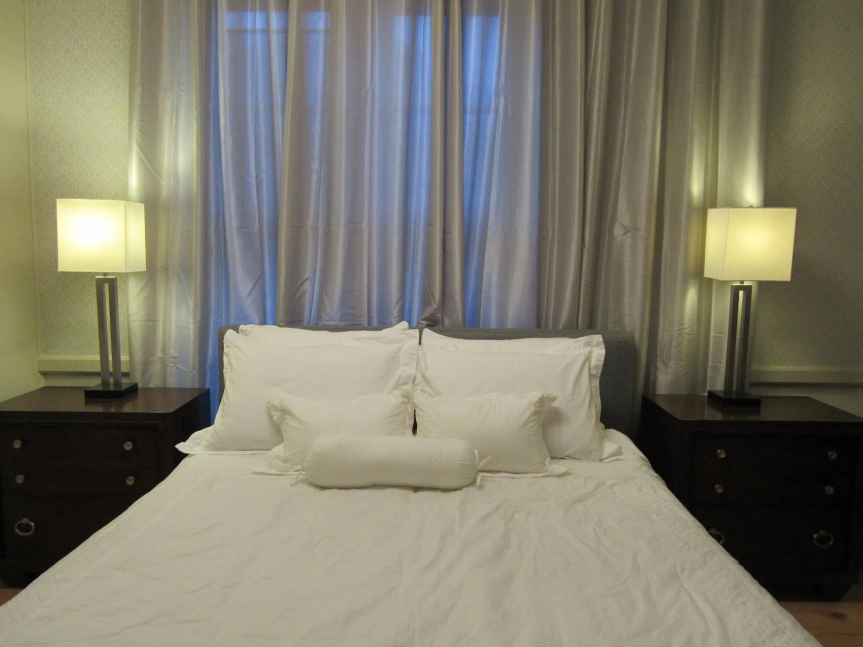 Bed in Washington Park Inn